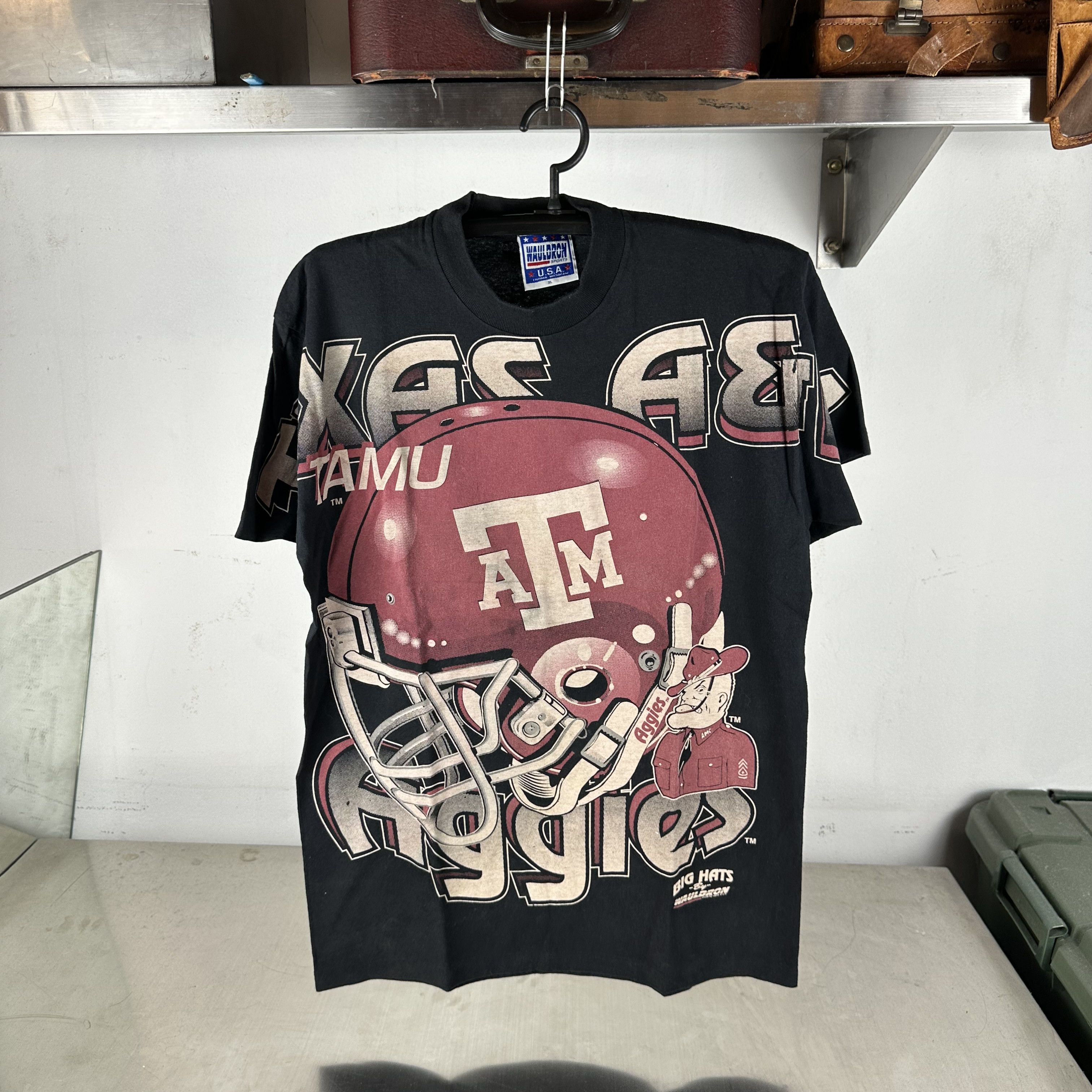 Vintage Vintage 90s Texas A&M Aggies NCAA Big Hats Wauldron T-shirt Size US L / EU 52-54 / 3 - 1 Thumbnail