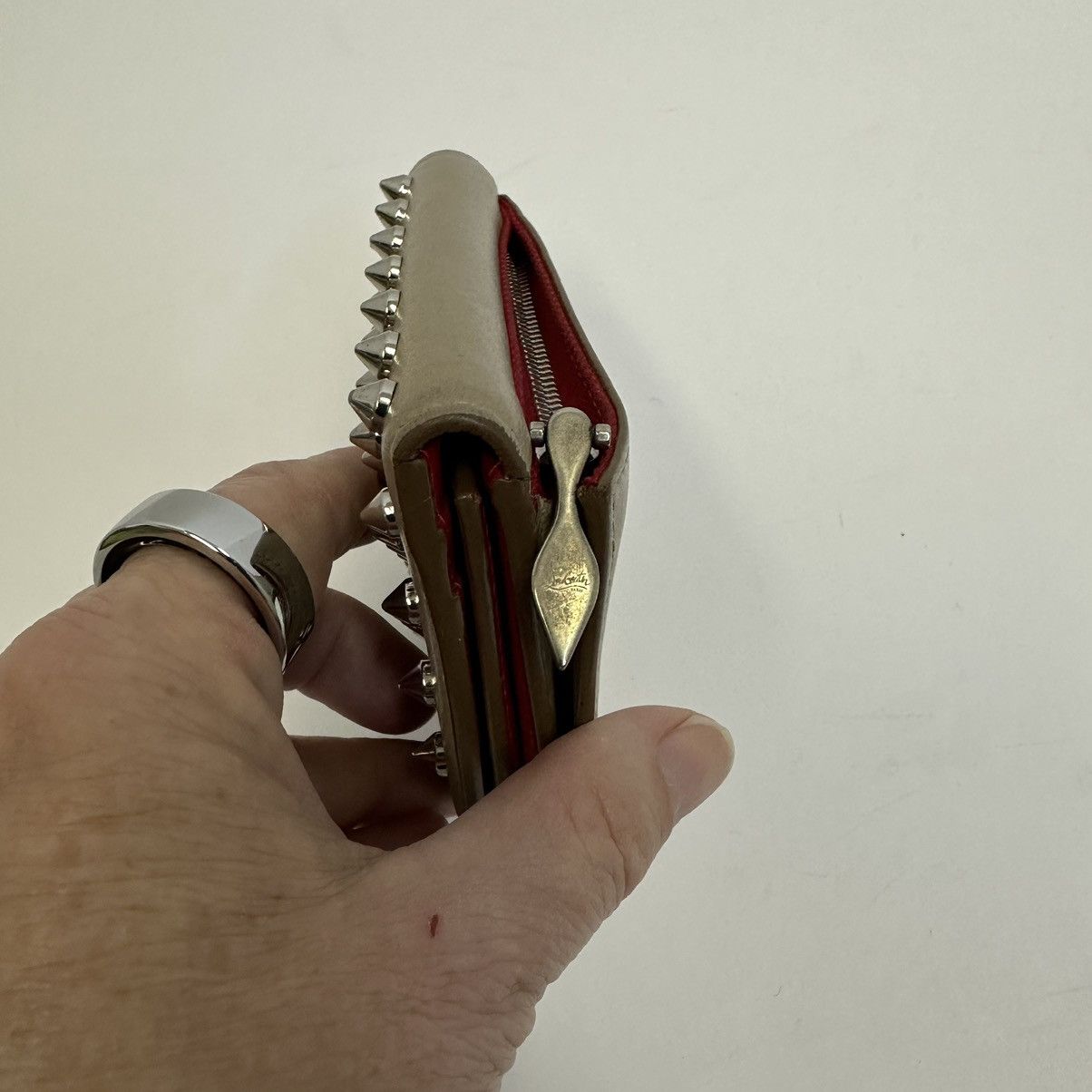 Christian Louboutin Christian Louboutin Spiked Leather Wallet Beige w Red Size ONE SIZE - 9 Thumbnail