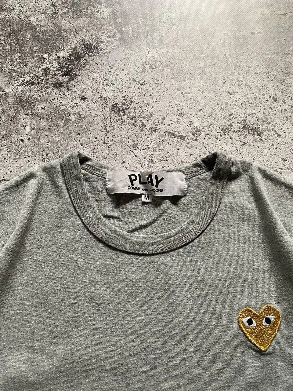 Comme des Garcons PLAY COMME DES GARCONS CDG PLAY GOLD HEART LOGO T SHIRT Size US S / EU 44-46 / 1 - 6 Thumbnail