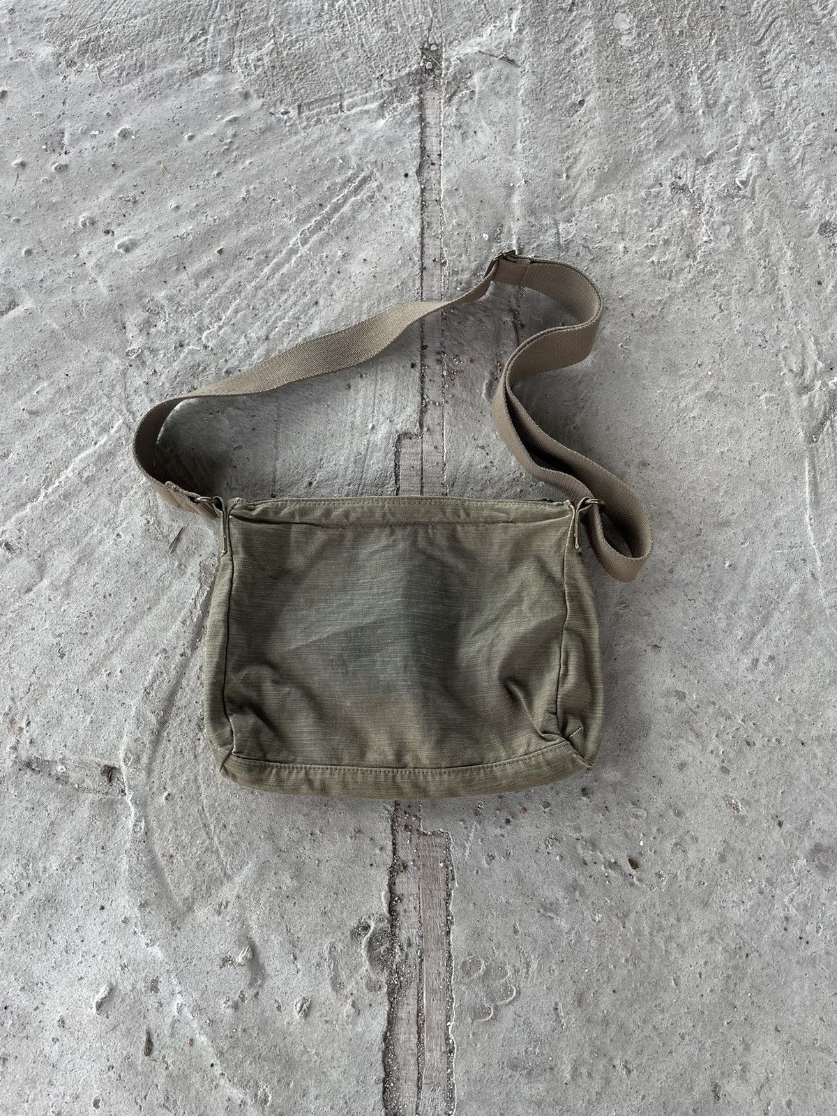 Japanese Brand × Vintage Vintage Y2K Japanese Multi Pocket Crossbody Military Bag Size ONE SIZE - 10 Thumbnail