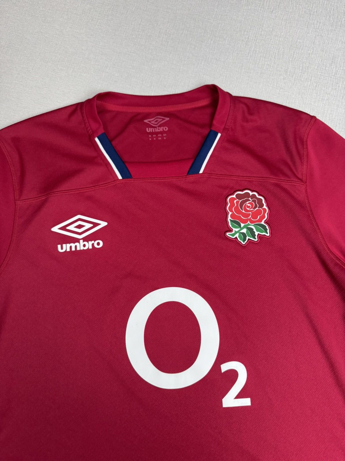 Umbro Men’s Umbro England O2 Rugby Jersey Shirt size XL Size US XL / EU 56 / 4 - 2 Thumbnail