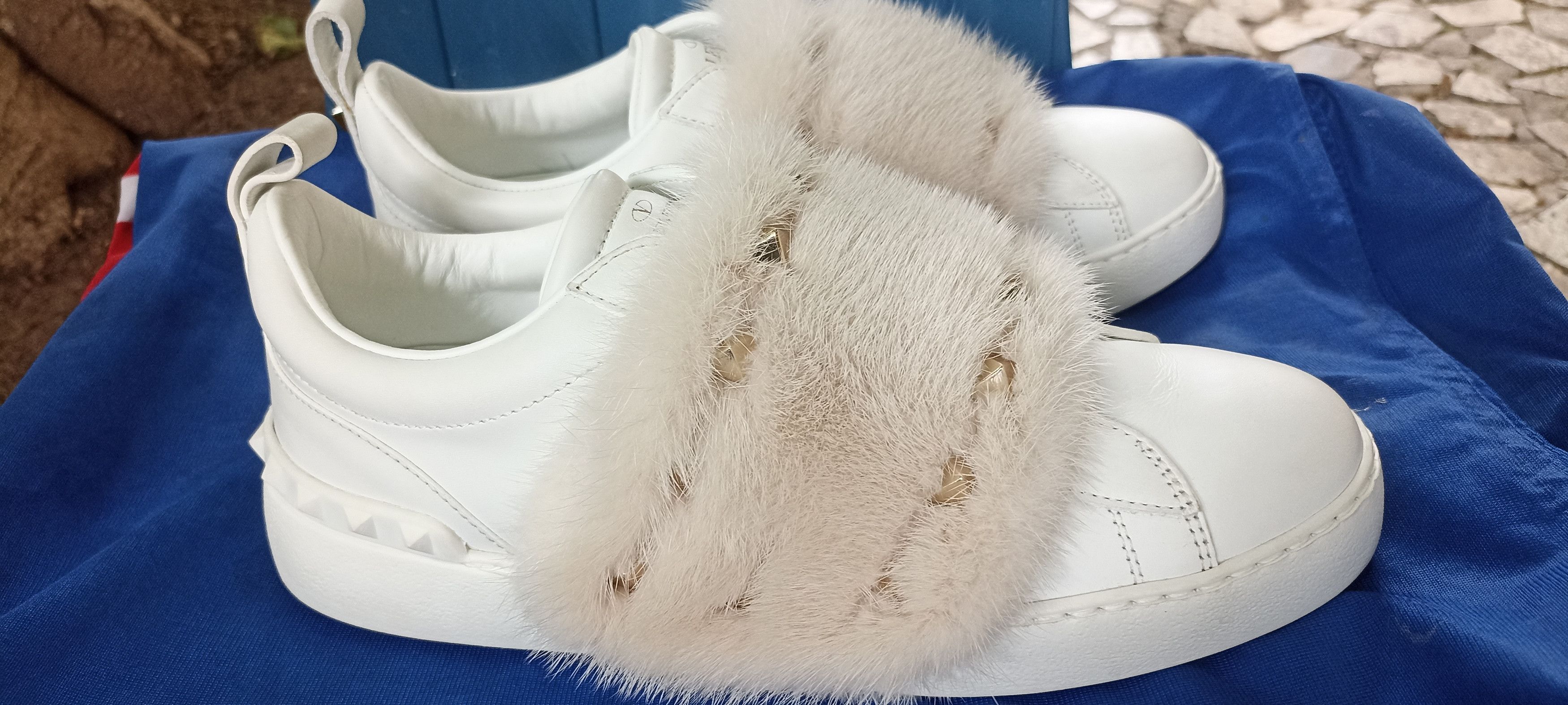 Valentino Valentino Garavani Fur Trim Sneakers White Size US 9 / IT 39 - 3 Thumbnail