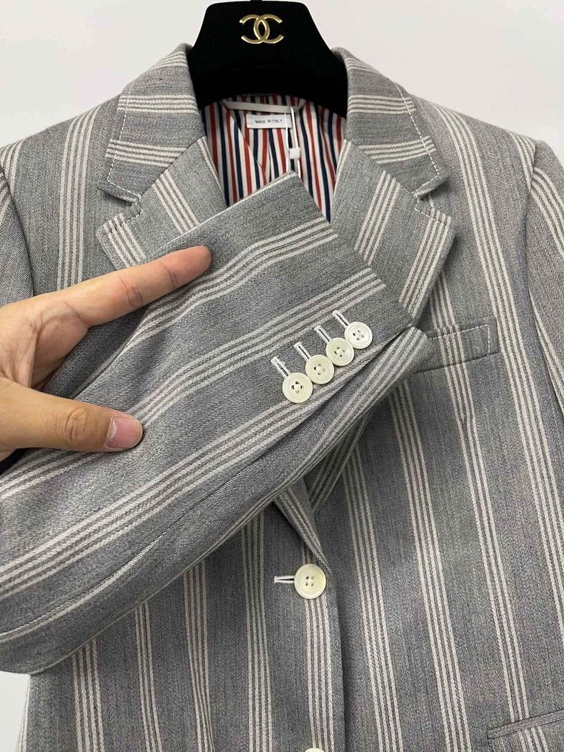 Thom Browne Thom Browne Gray striped wool suit 2503-Nextarrow Size XS / US 0-2 / IT 36-38 - 3 Thumbnail