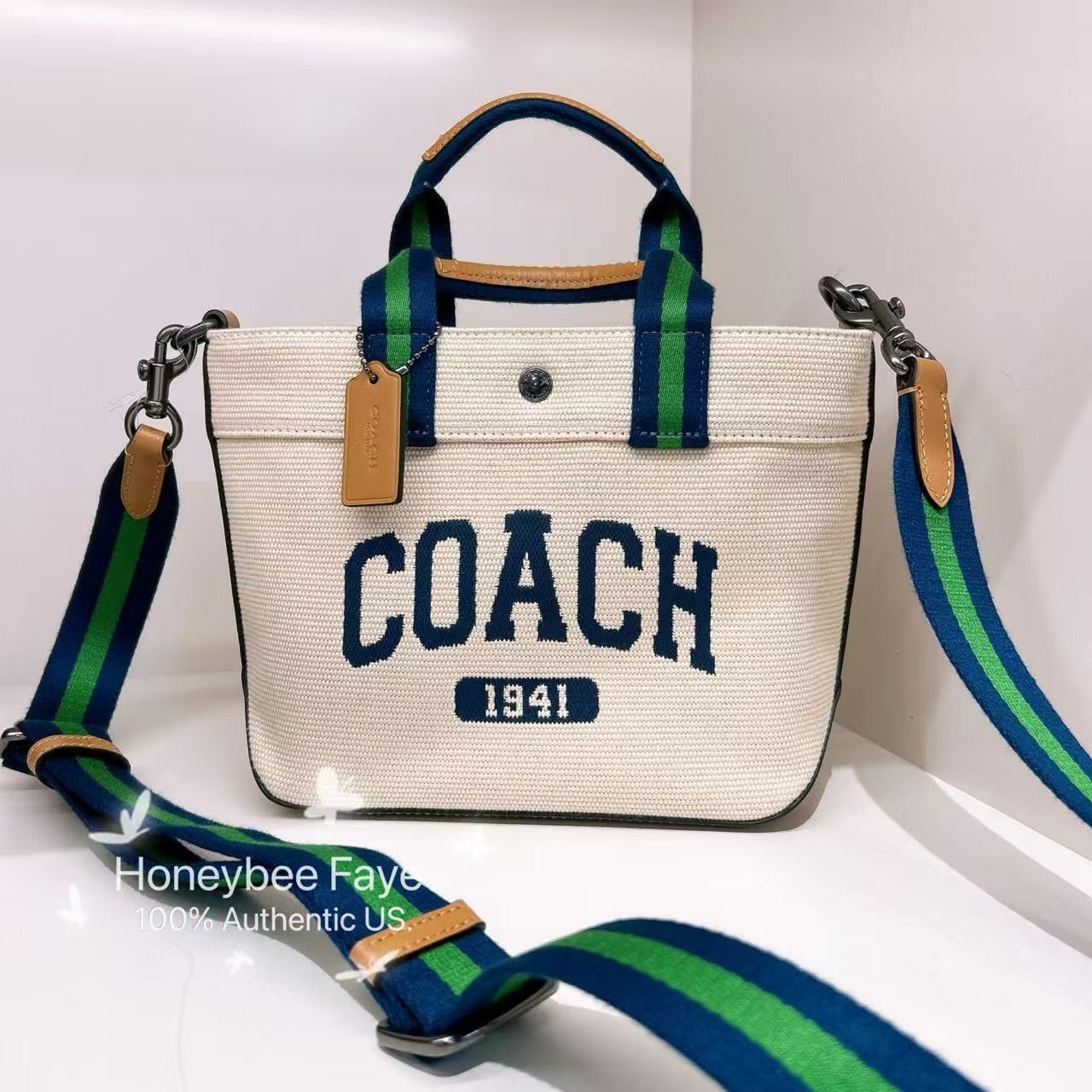 Coach NWT Coach Tote Bag 20 With Coach Graphic CBK29 Size ONE SIZE - 1 Thumbnail
