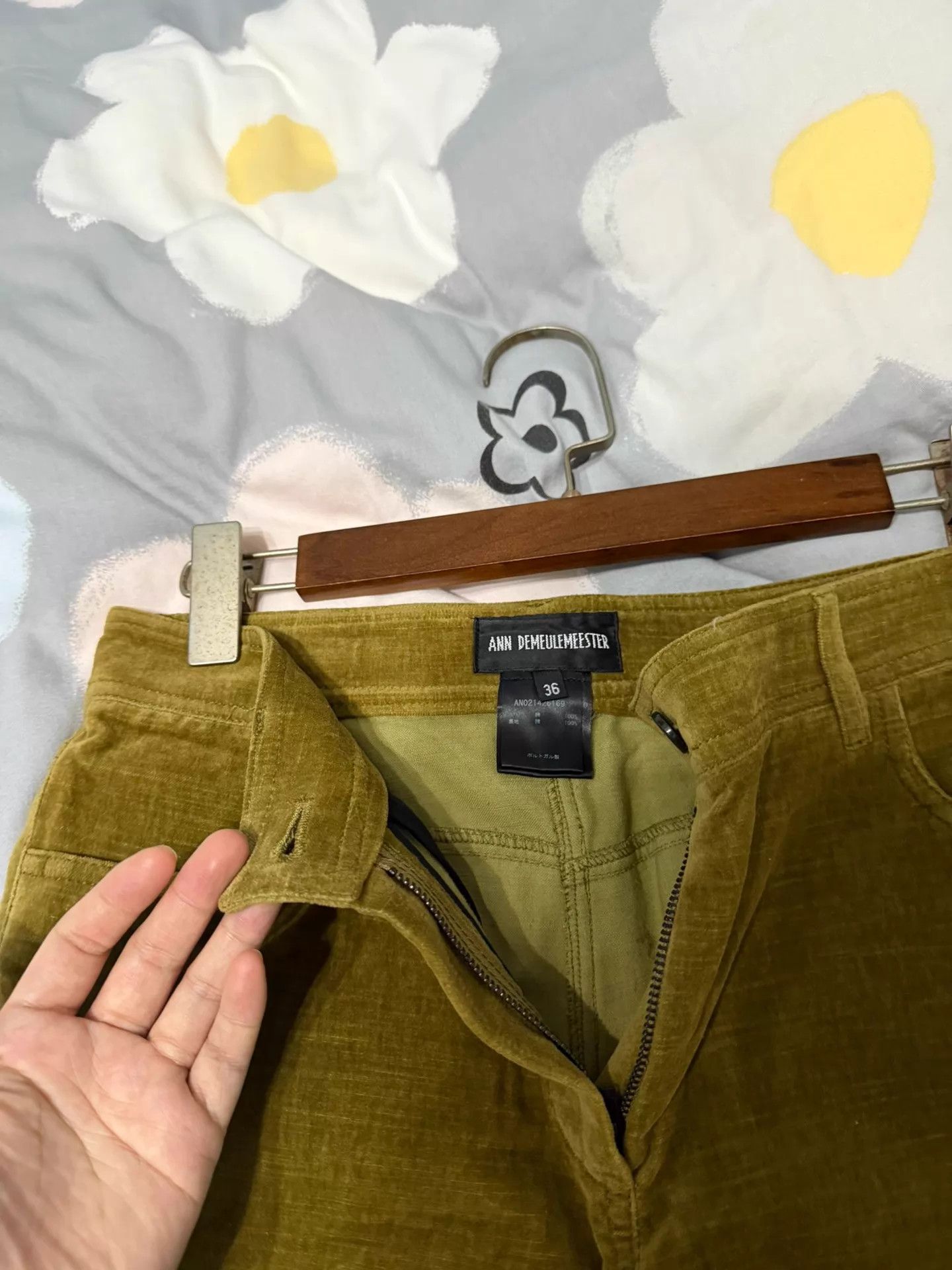 Ann Demeulemeester Ann Demeulemeester Womens ML Camel Velvet Pants 95new Size US 36 / EU 52 - 2 Thumbnail