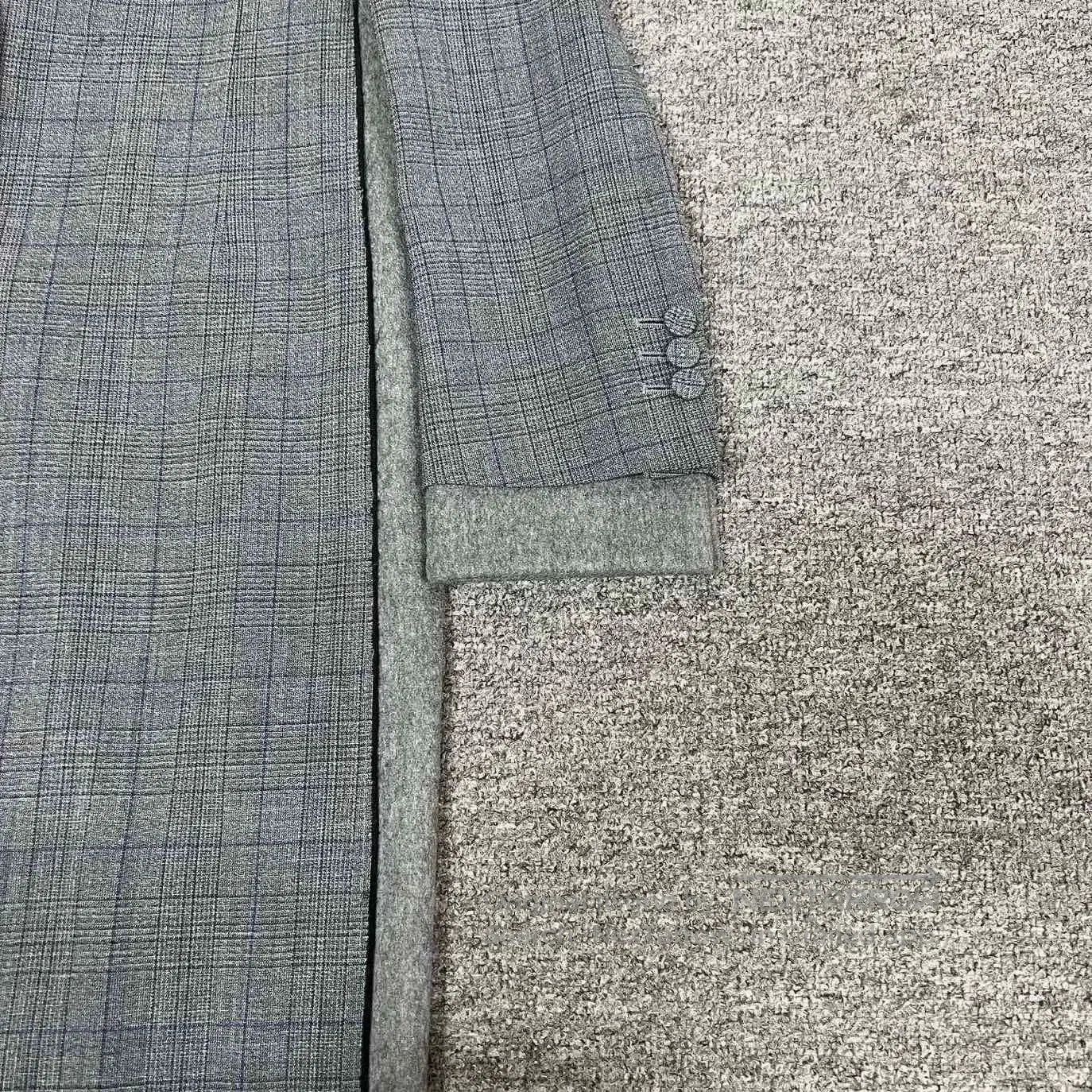 Fendi gray long wool coat with unique collar. Size US M / EU 48-50 / 2 - 6 Thumbnail