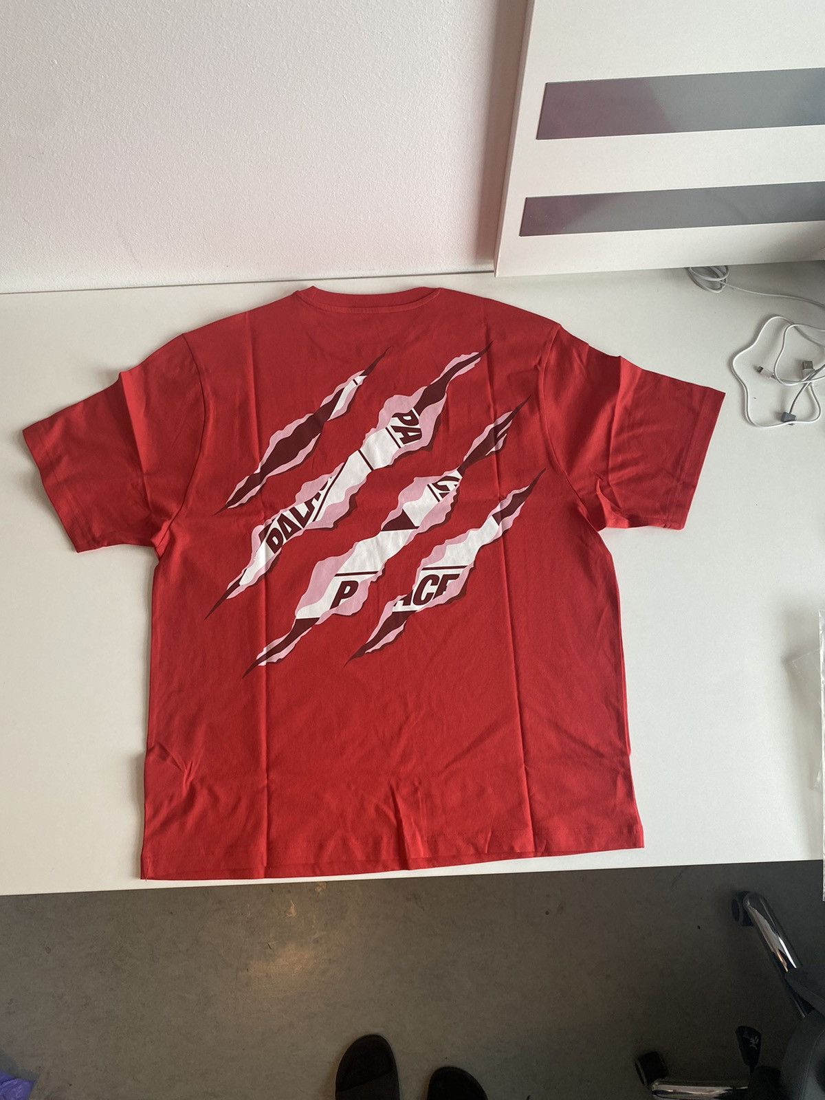 Palace Palace Tri Ripped T-Shirt Size US XL / EU 56 / 4 - 1 Thumbnail