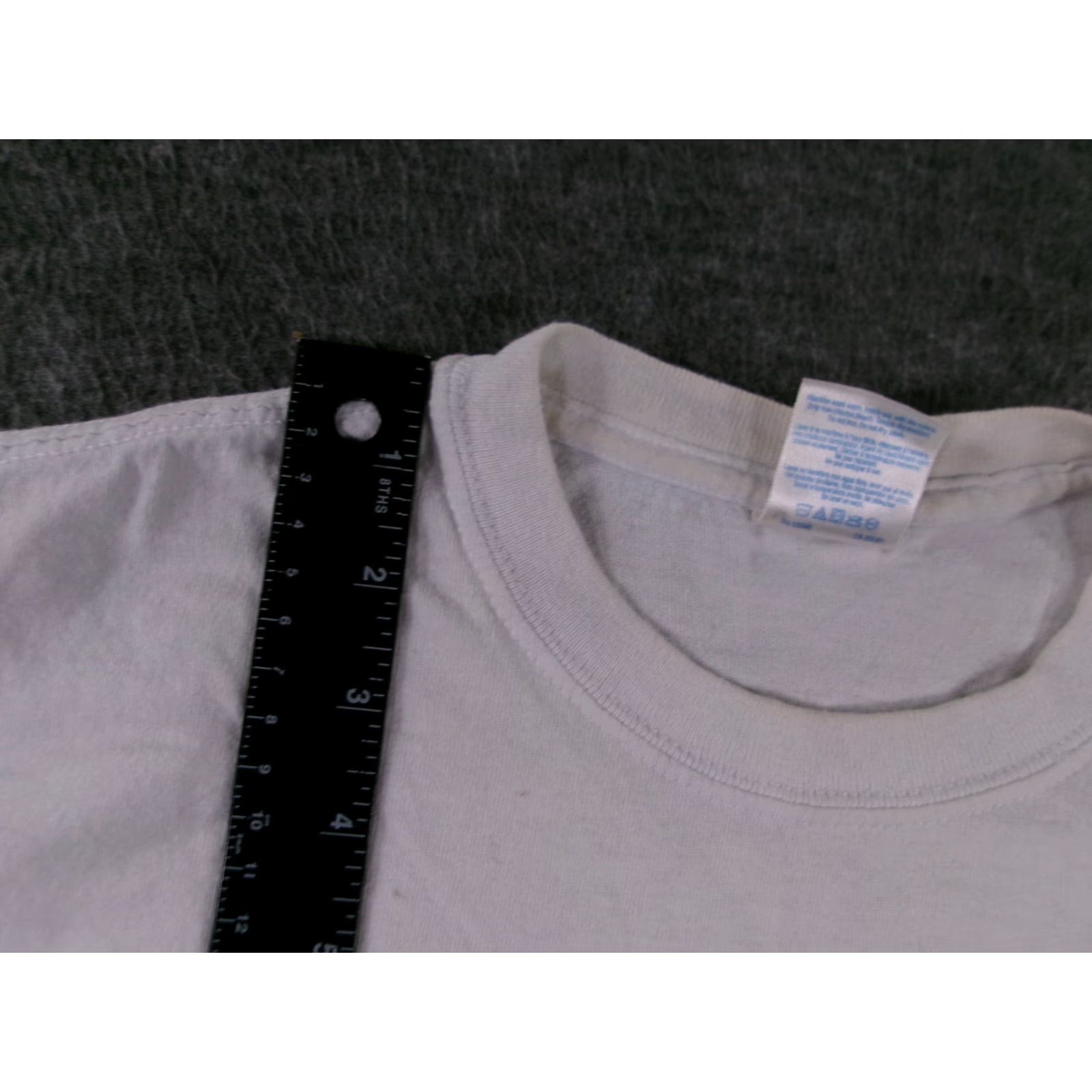 Gildan VINTAGE Gildan UMass Shirt Men Medium White Graphic Print 2009 Classic Crew Neck Mens Size US M / EU 48-50 / 2 - 7 Thumbnail