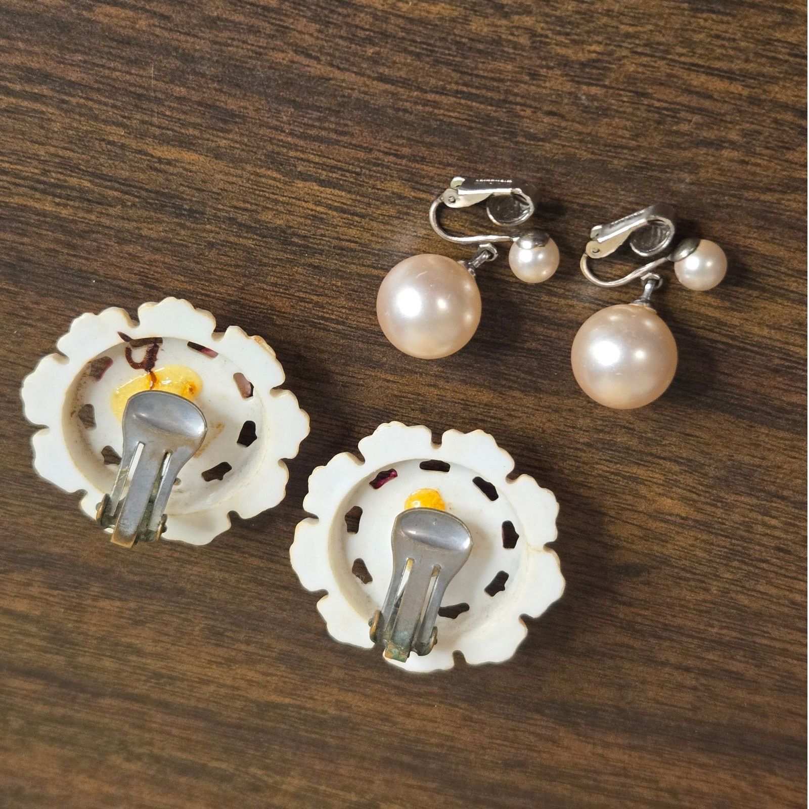 Vintage Vintage Richelieu Pearl Earrings & Floral Rose Clip-On Lot Size ONE SIZE - 6 Thumbnail