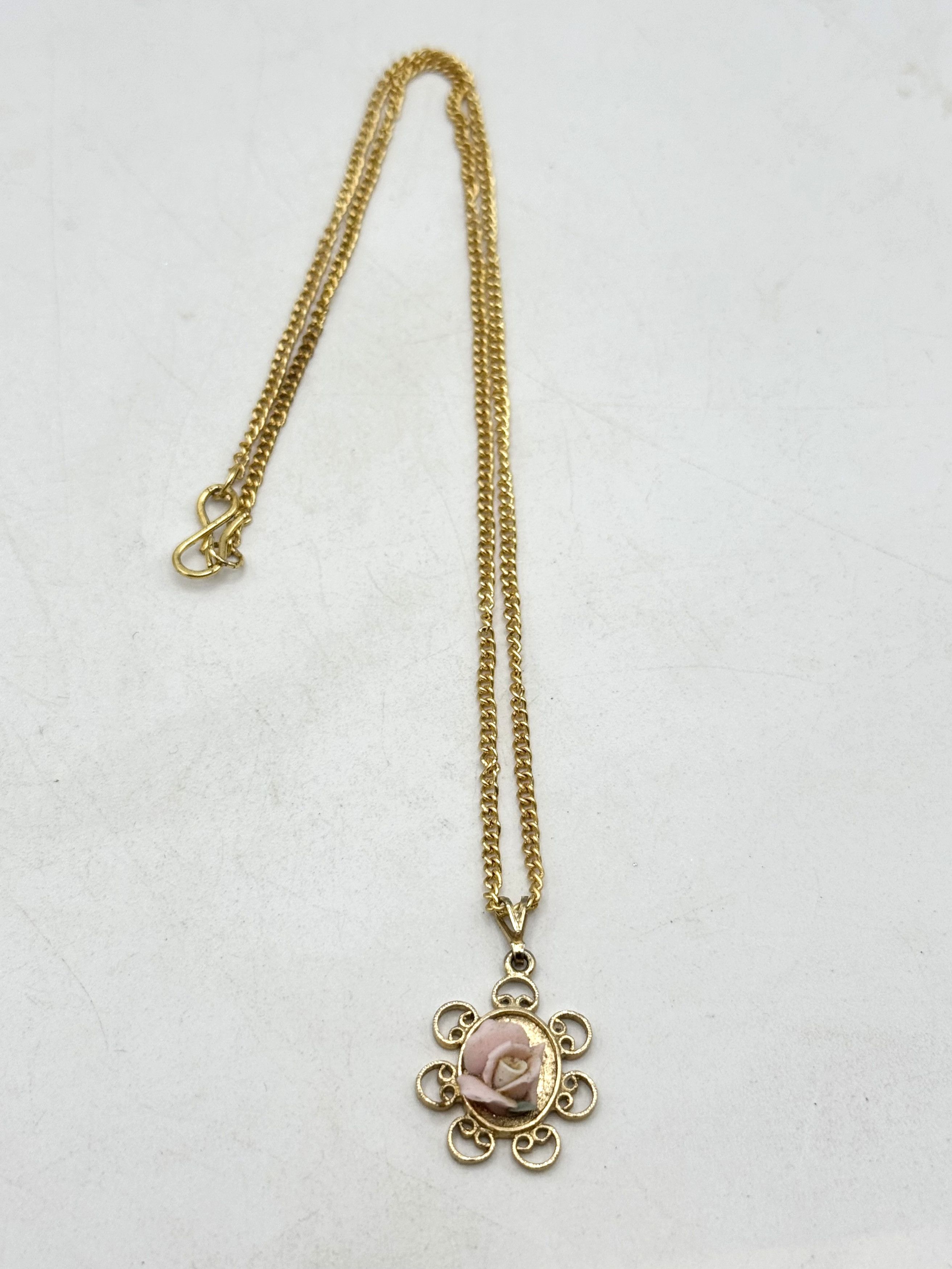 Vintage Vintage porcelain flower charm necklace Size ONE SIZE - 1 Thumbnail