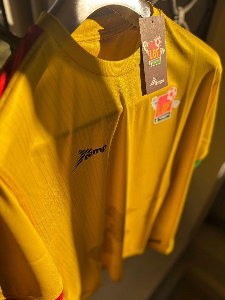 Other Vintage LGF Football Jersey – Yellow – XL – Tempo 2024/2025 Size US XL / EU 56 / 4 - 8 Thumbnail