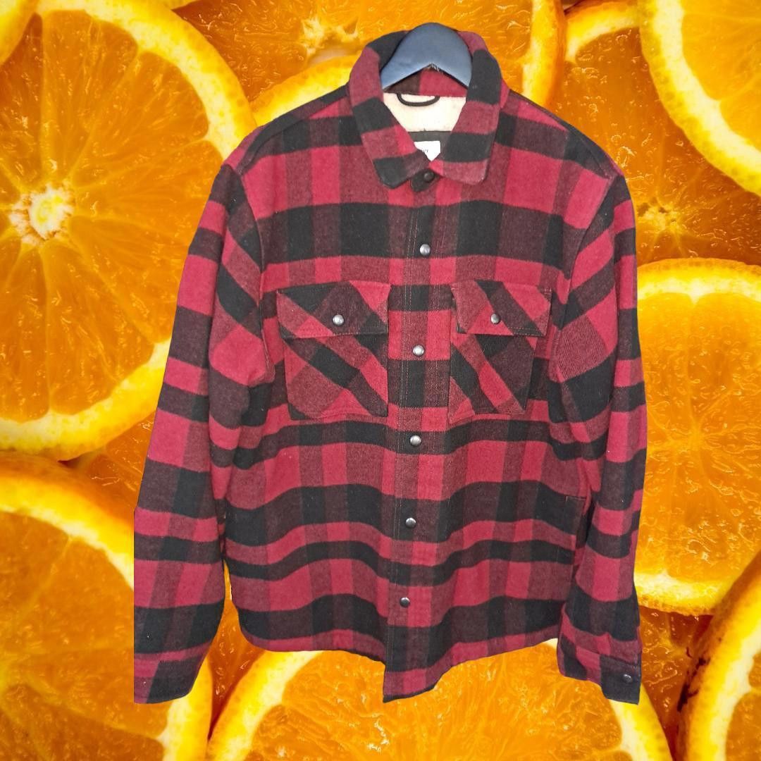 Old Navy Old Navy Black and Red Plaid With Sherpa Lining Size Large Size US L / EU 52-54 / 3 - 1 Thumbnail