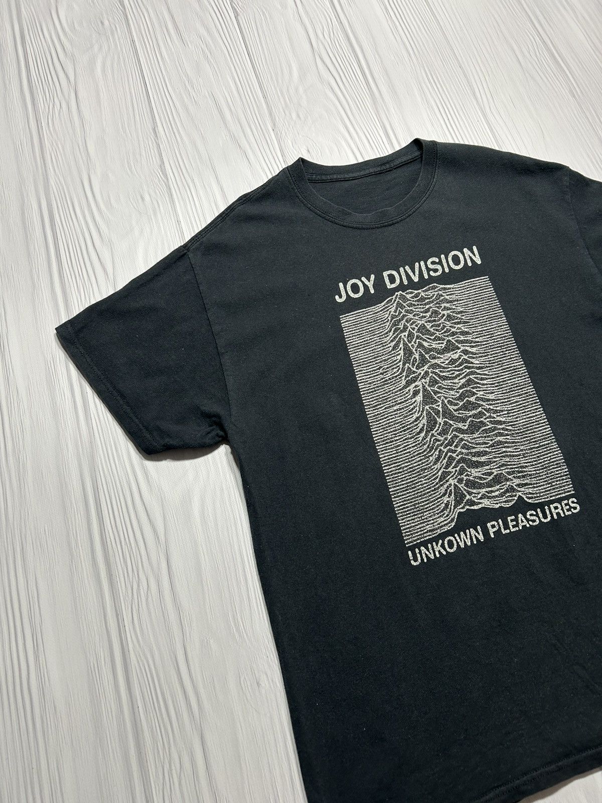 Band Tees Vintage Y2K Joy Division Unknown Pleasures T-Shirt Size US L / EU 52-54 / 3 - 3 Thumbnail