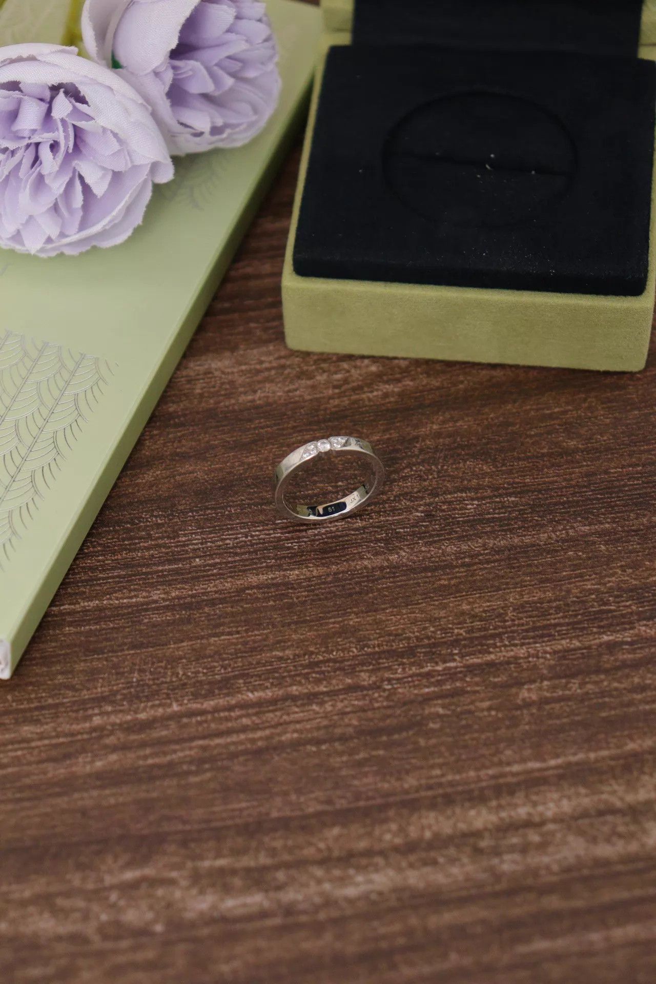 Van Cleef & Arpels VC&A Toujours Signature Etoiles Pt 51 25 Sep Size ONE SIZE - 2 Thumbnail