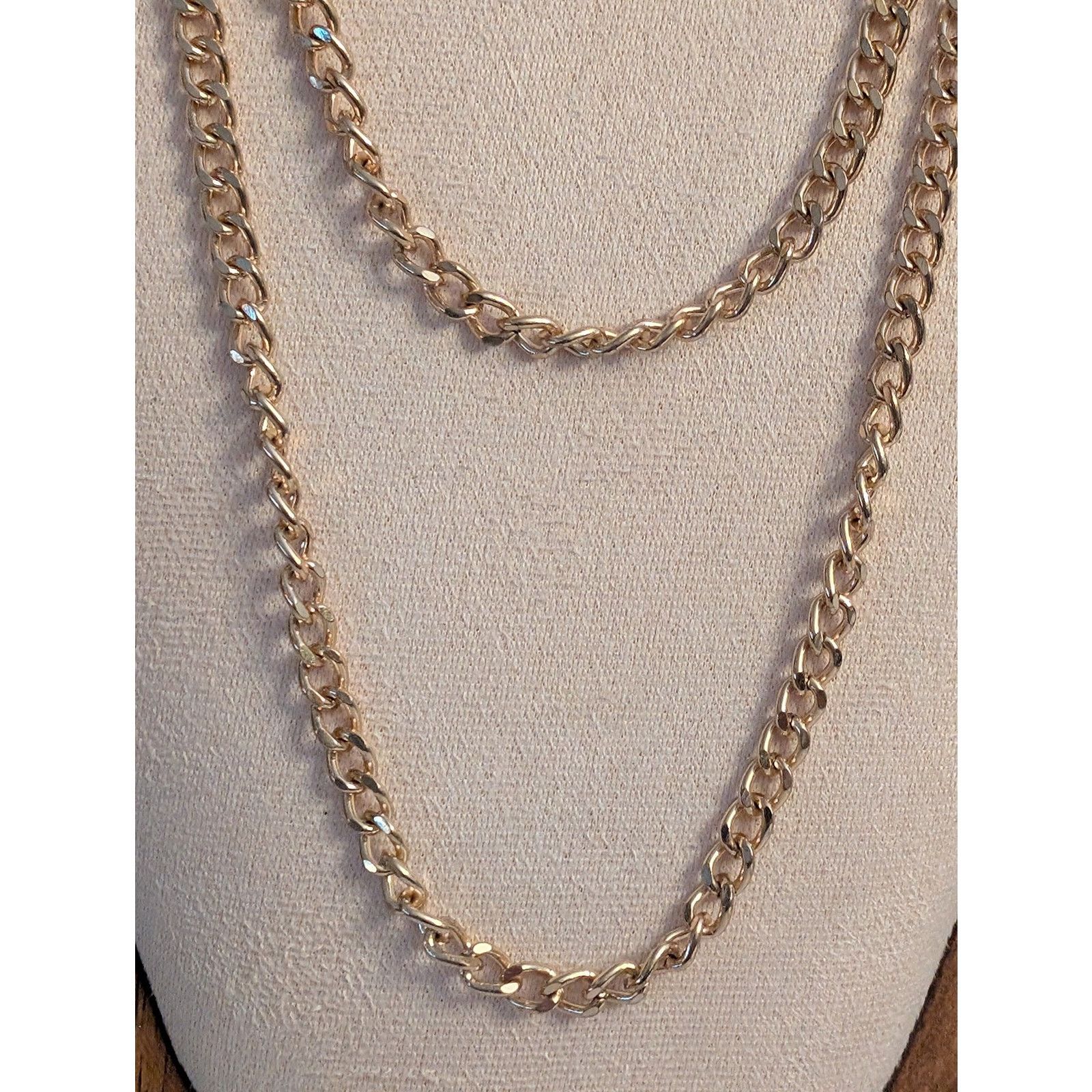 Vintage VTG 1980s 46" Gold-Tone Diamond-Cut Curb Link Chain Necklace Size ONE SIZE - 2 Thumbnail