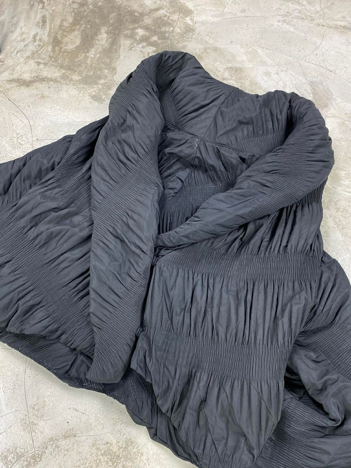 Issey Miyake Issey Miyake Puffer Pleated Waves Coat Size US M / EU 48-50 / 2 - 2 Thumbnail