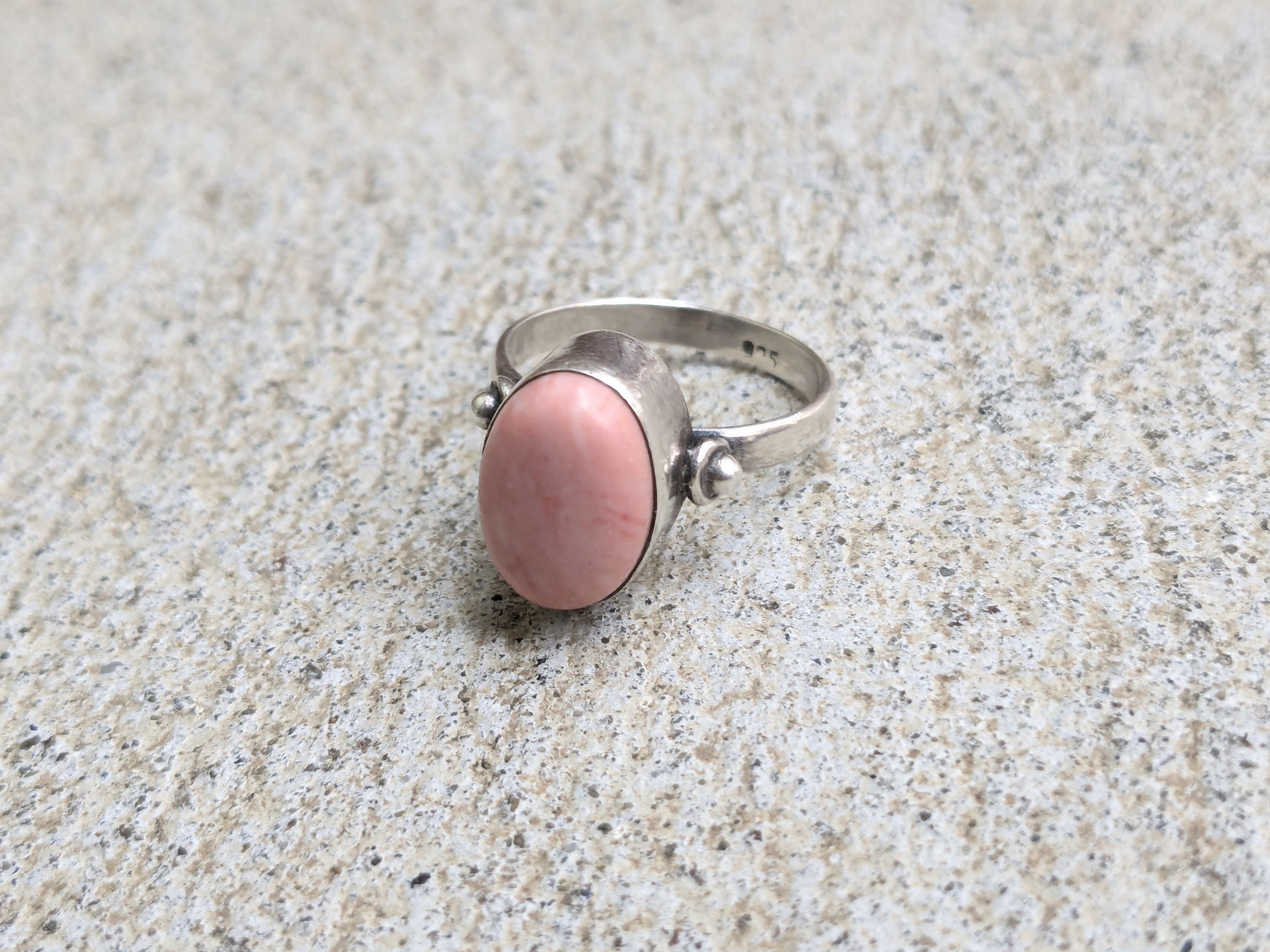 Jewelry Sterling Silver Ring Pink Coral Size 9 Oval Size ONE SIZE - 2 Thumbnail