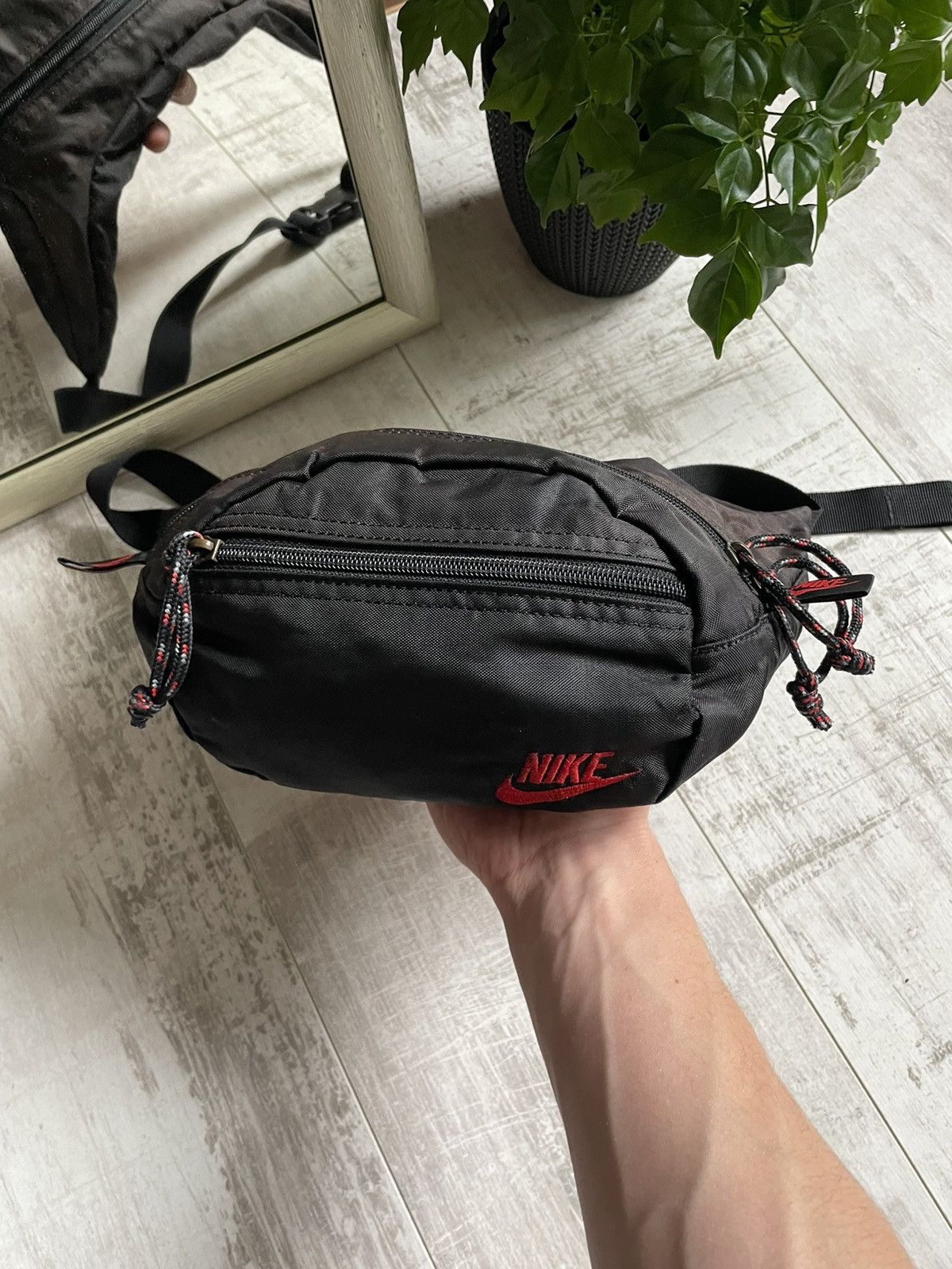 Nike × Vintage Vintage Nike 90’s Sling Bag Messenger Brown Y2K Swoosh Size ONE SIZE - 1 Thumbnail