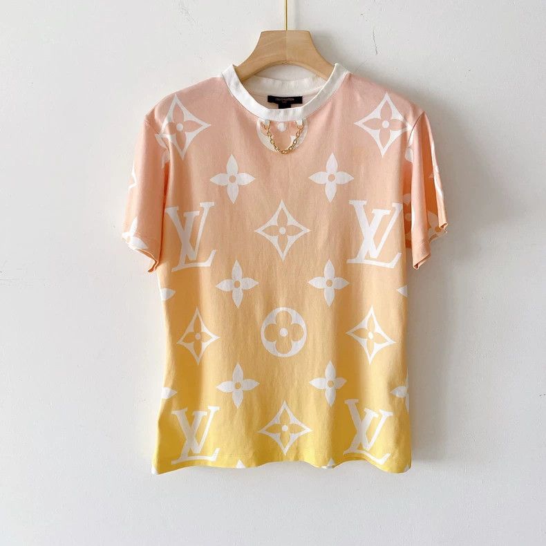 Louis Vuitton Louis Vuitton Monogram Logo Women's T-shirt Size US S / EU 44-46 / 1 - 1 Thumbnail