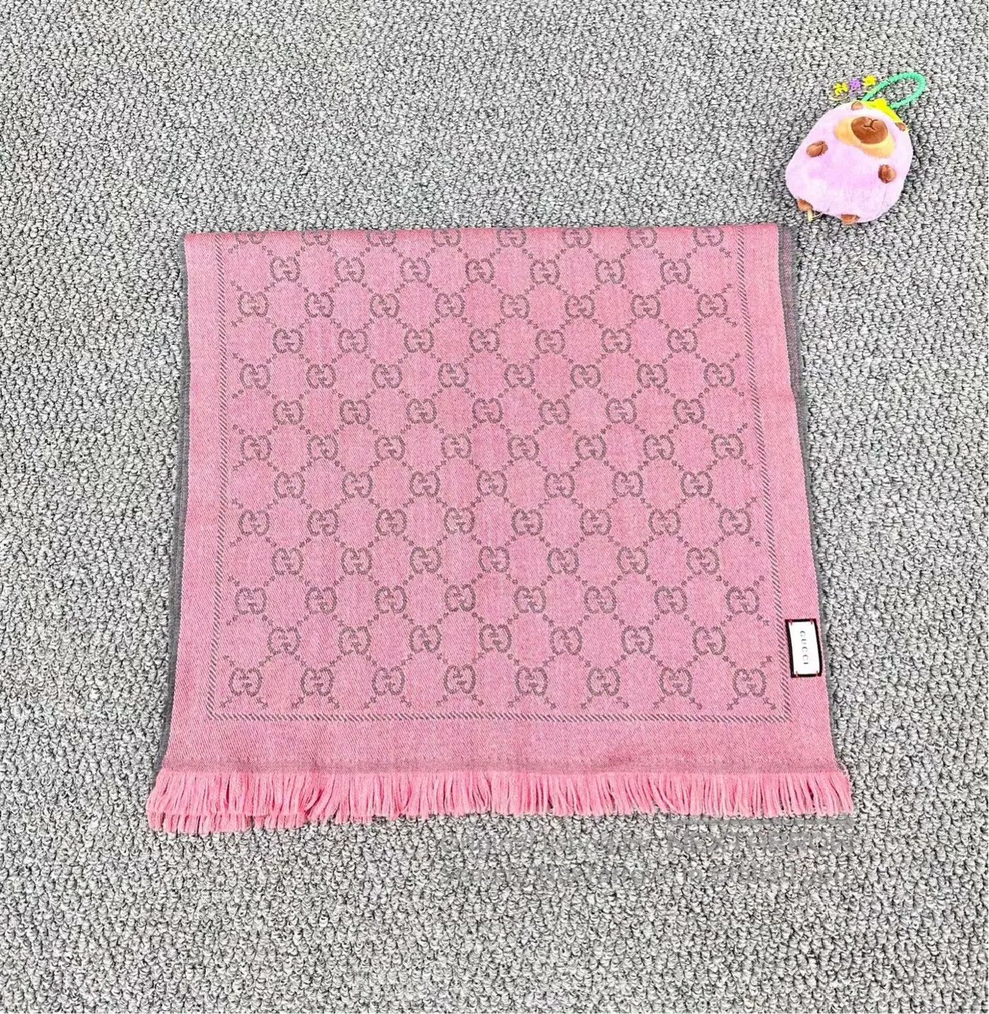 Gucci Guicci Gray Pink Double-sided Printed Logo Fringe Cashmere Size ONE SIZE - 3 Thumbnail