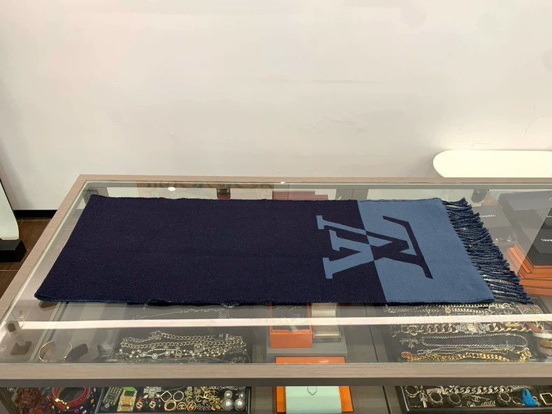 Louis Vuitton Louis Vuitton Graphic Dual Wool Cashmere Scarf- Size ONE SIZE - 5 Thumbnail