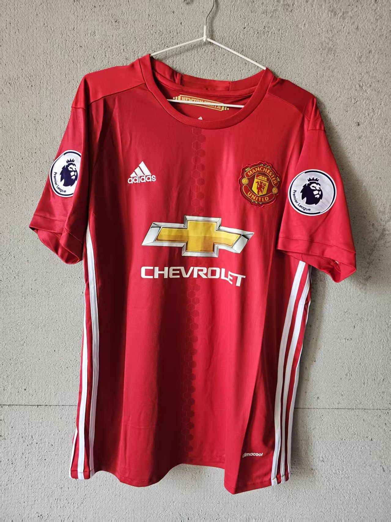 Other 2017 18 Manchester United 6 Paul Pogba Jersey Home Size US XL / EU 56 / 4 - 2 Thumbnail