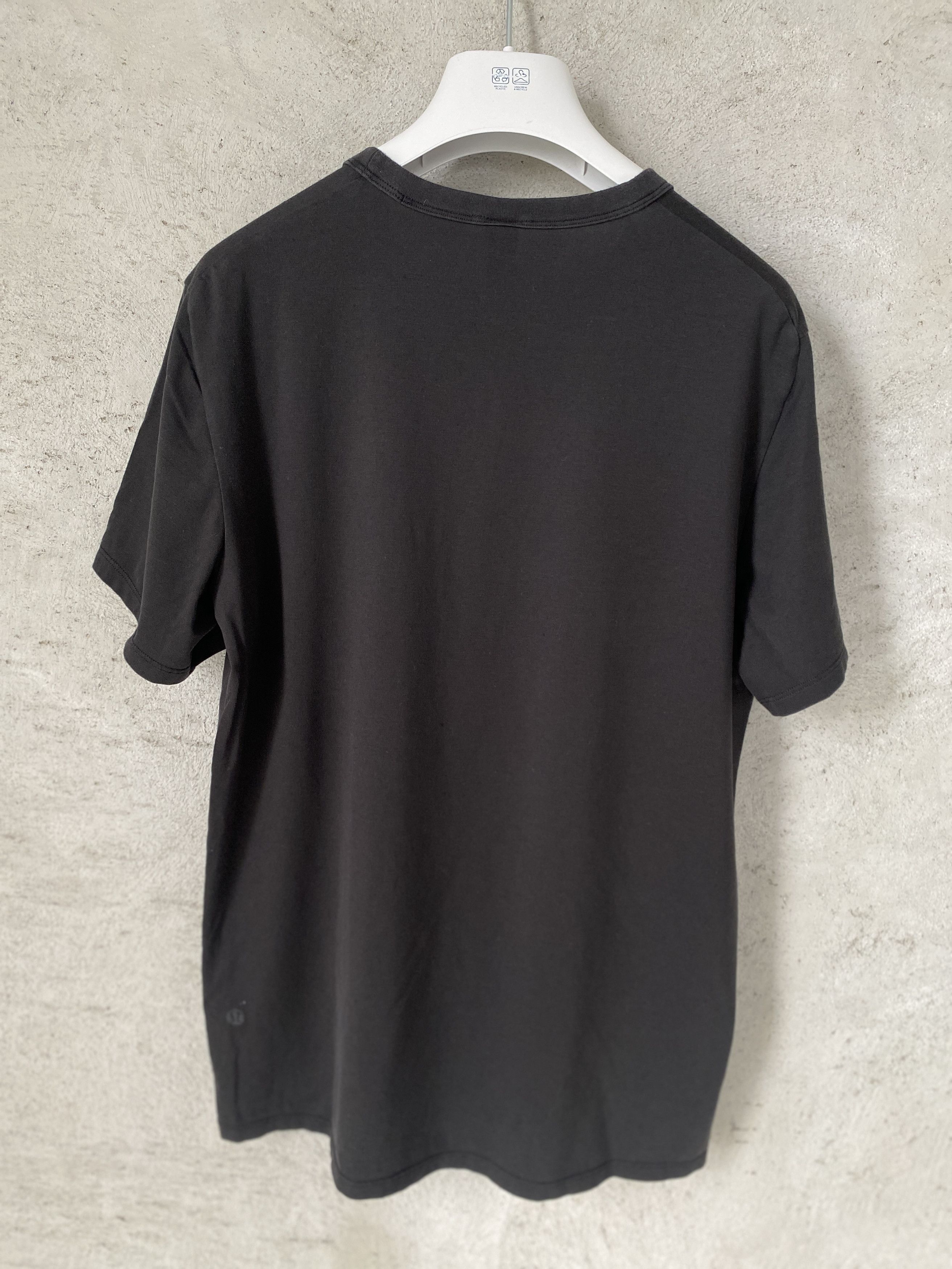 Lululemon Lululemon small logo t-shirt tee sport Size XS / US 0-2 / IT 36-38 - 4 Thumbnail
