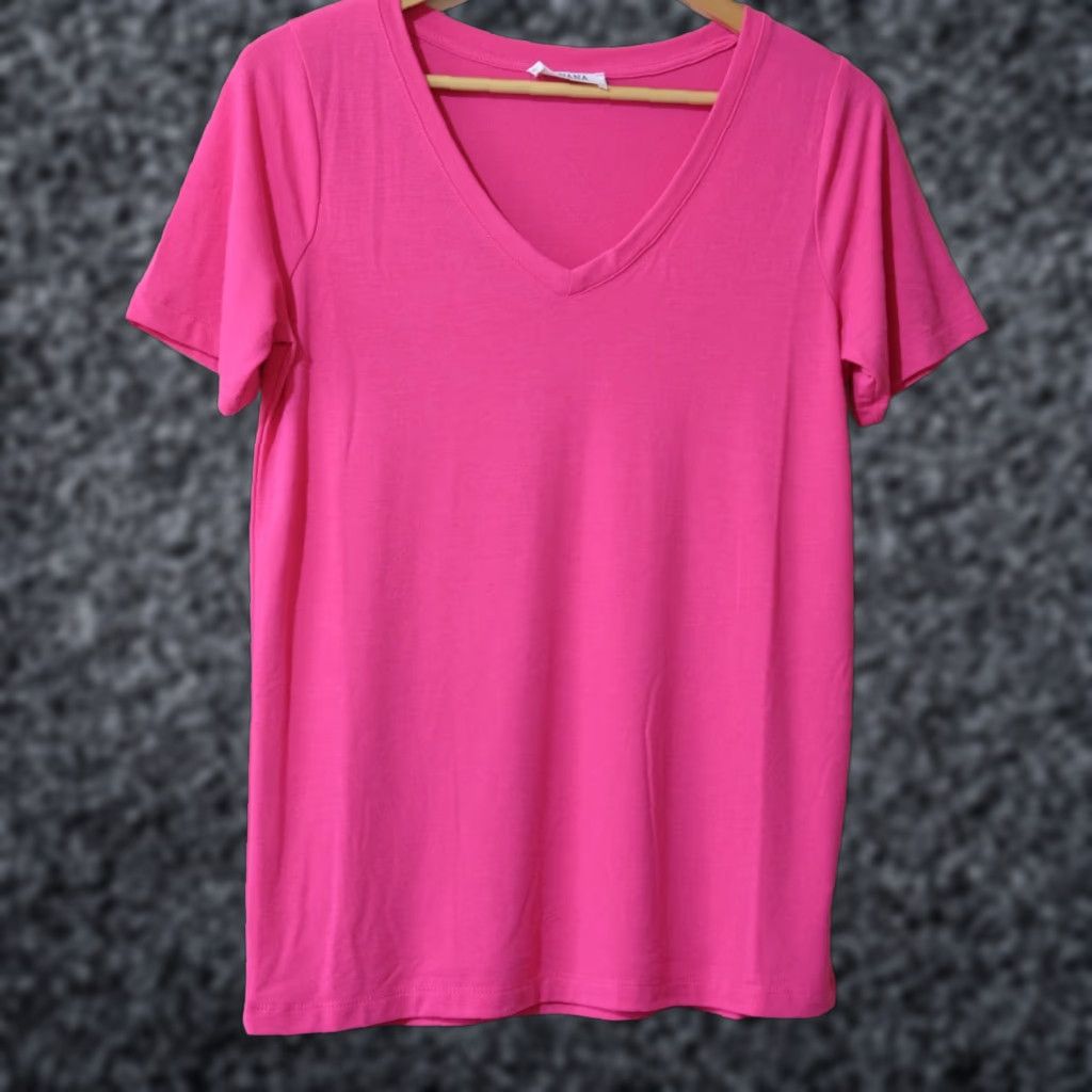Vintage Zenana Outfitters T-Shirt Magenta V-Neck Short Sleeve Womens M Shirt Size M / US 6-8 / IT 42-44 - 1 Thumbnail