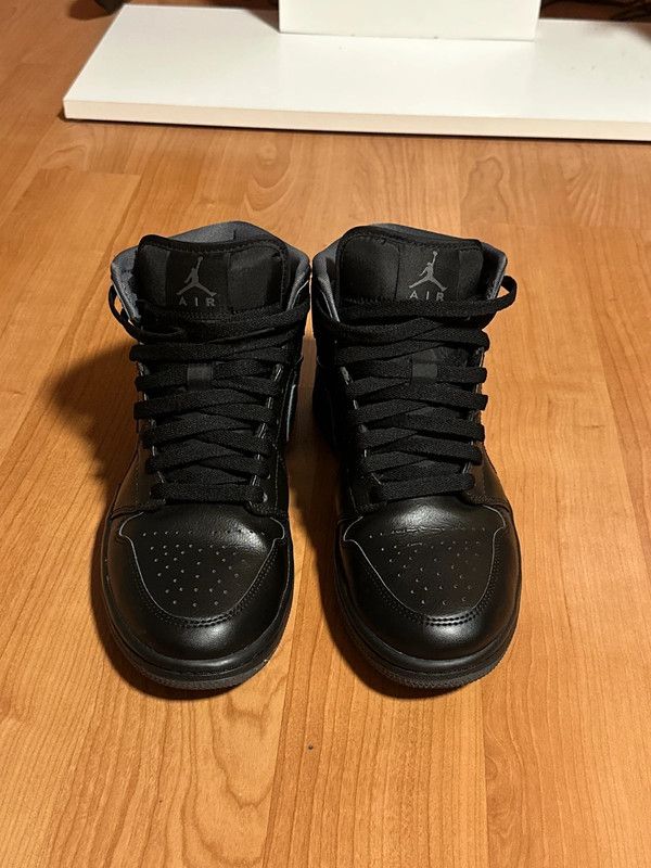Jordan Brand Nike Air Jordan 1 Mid triple black Size US 8 / EU 41 - 2 Thumbnail