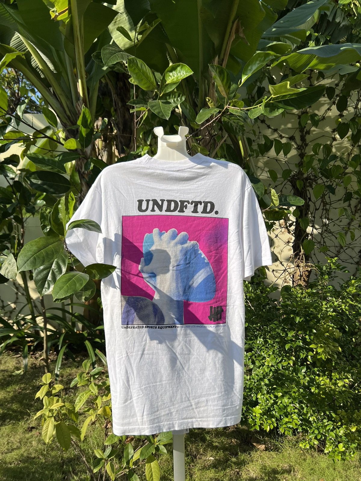 Undefeated × Vintage UNDEFEATED SPORTS EQUIPMENT Y2K BIG LOGO TEE Size US S / EU 44-46 / 1 - 1 Thumbnail