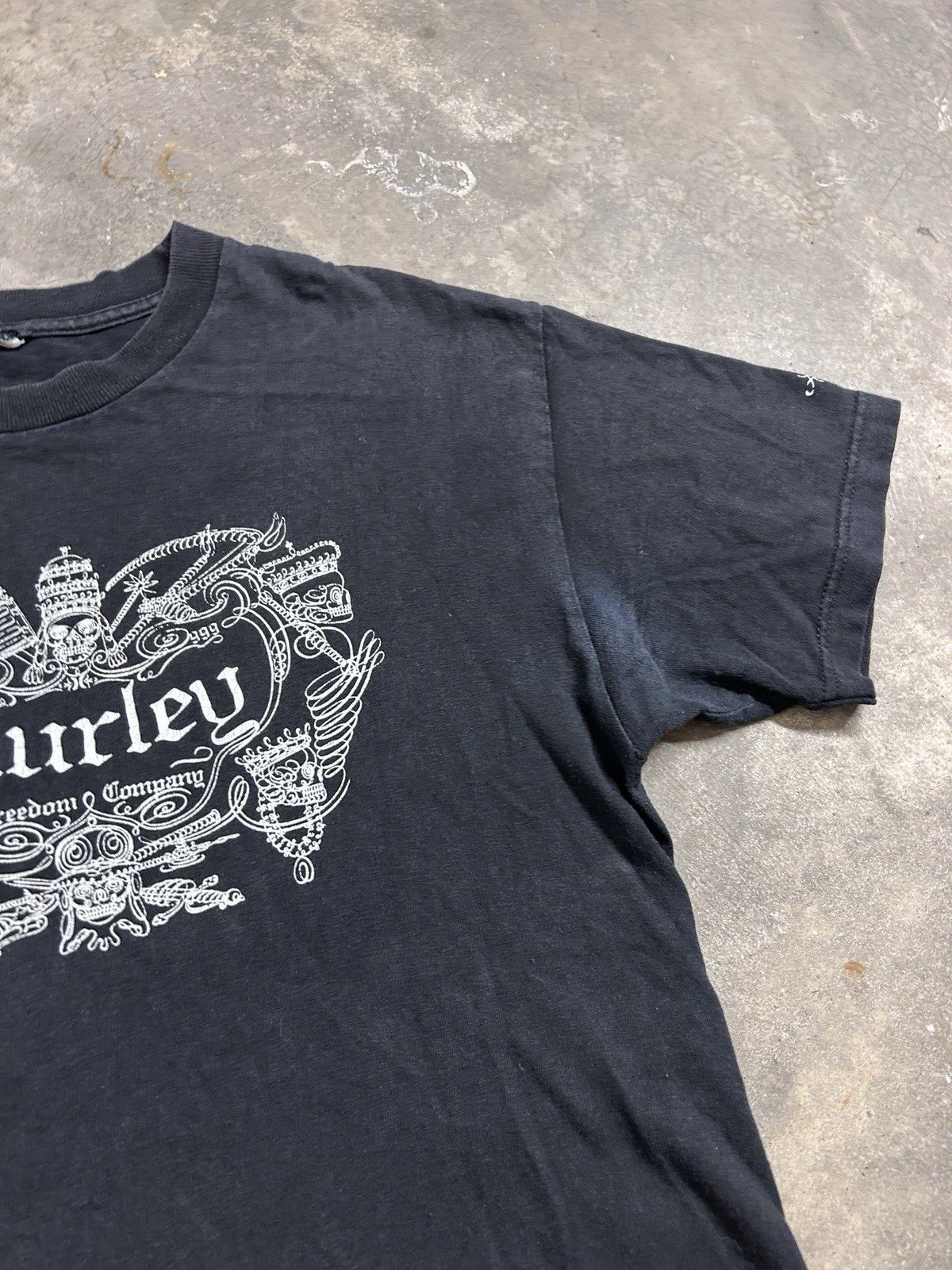 Hurley Vintage 00’s Hurley Freedom Company Aztec Grunge Skate Tee Size US M / EU 48-50 / 2 - 4 Thumbnail