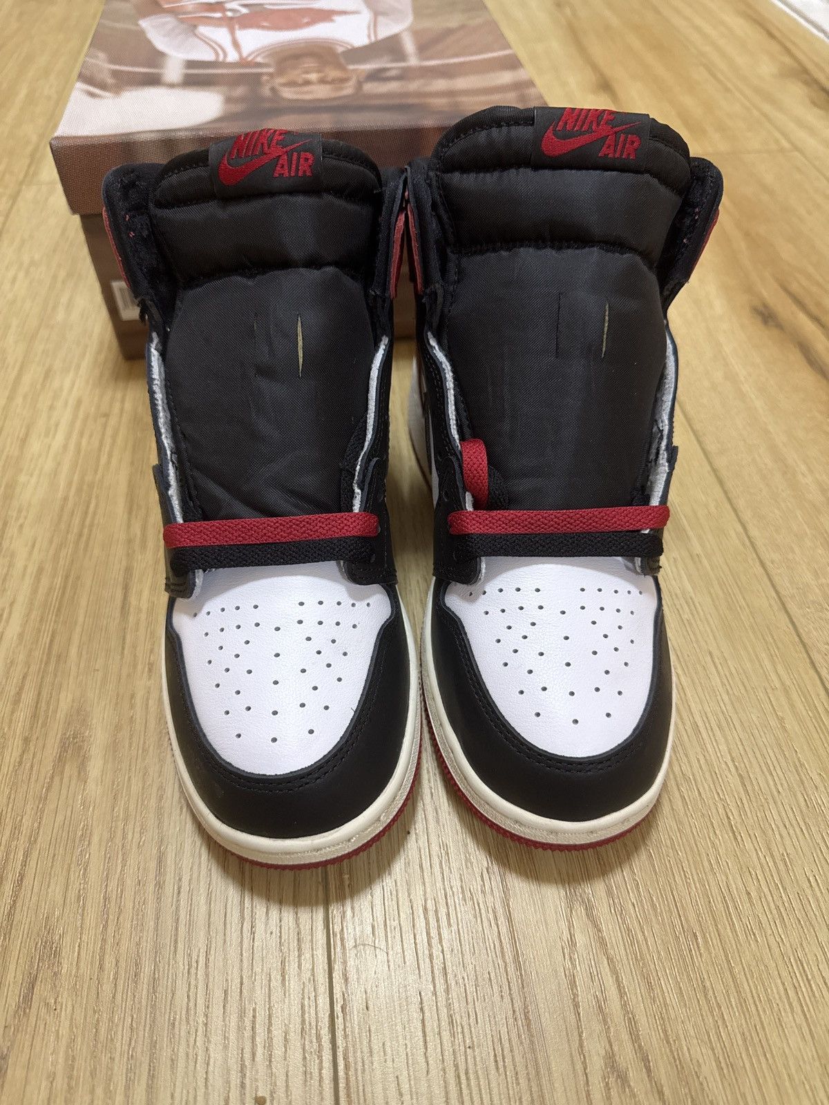 Jordan Brand 🔥 Air Jordan 1 High OG Black Toe Reimagined – GS 6Y / W7 Size US 7.5 / IT 37.5 - 4 Thumbnail