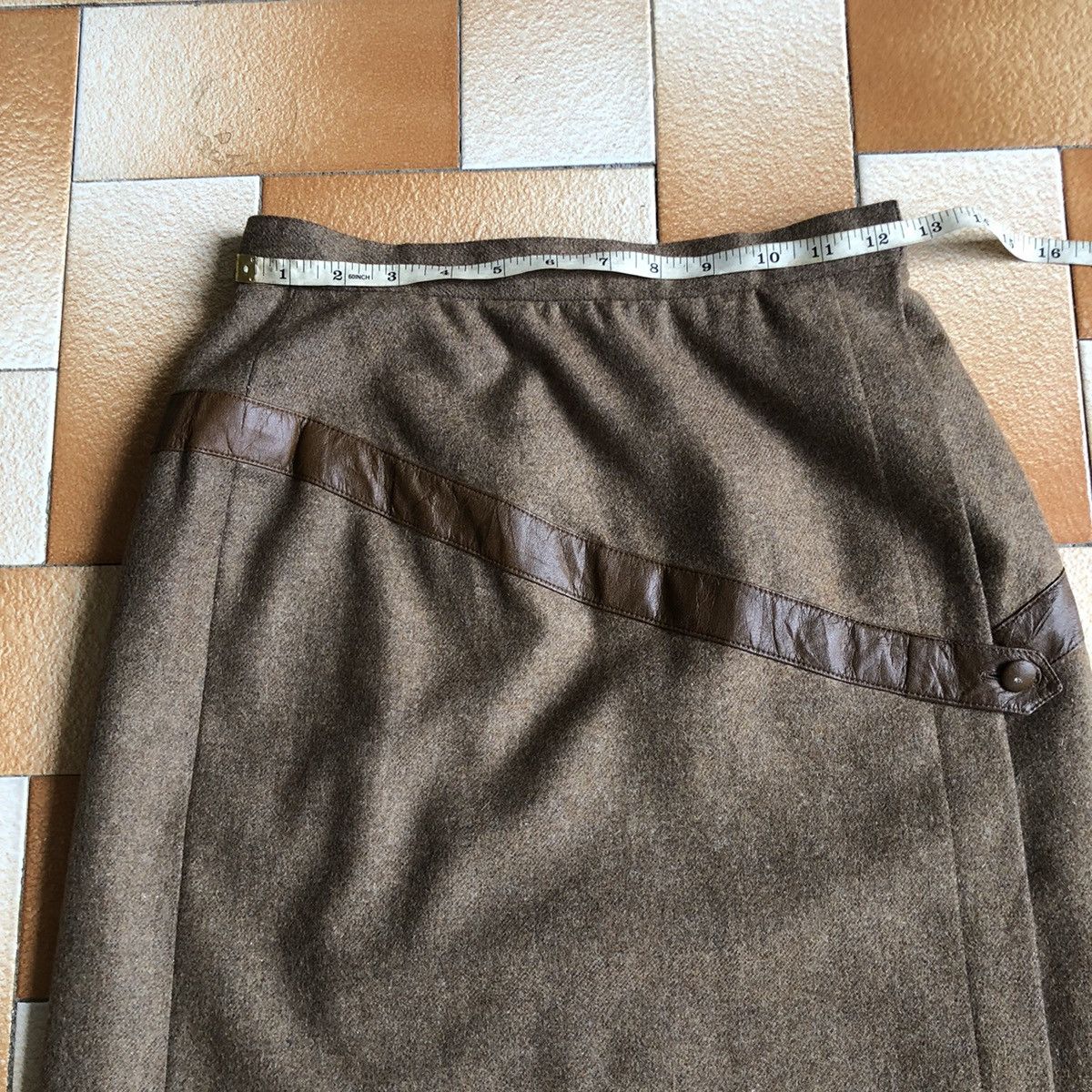 Christian Dior Monsieur CHRISTIAN DIOR PRET-A-PORTER wool midi skirt Size 25" / US 0 / IT 36 - 2 Thumbnail