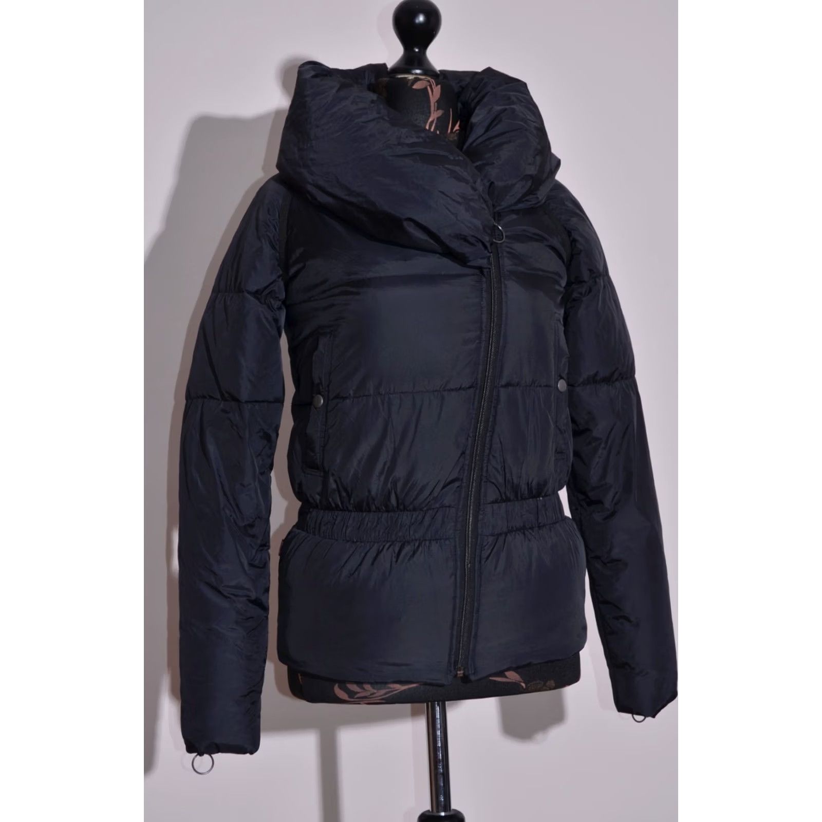 Levi's Levi's Women's Puffer Jacket XS Black Down Full Zip Jacket Size XS / US 0-2 / IT 36-38 - 2 Thumbnail