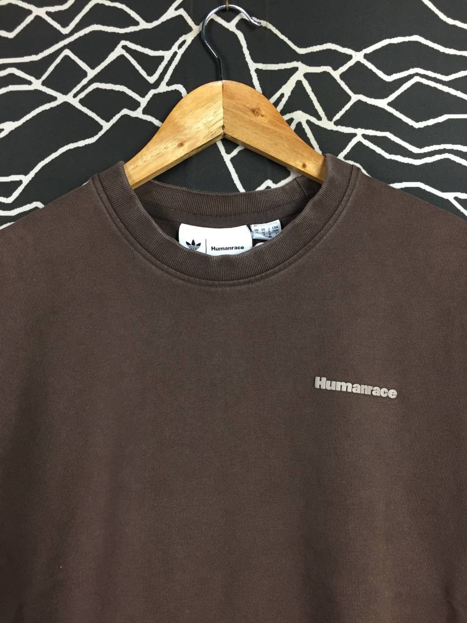 Adidas Adidas Humanrace Pharrell Williams Minimalist Logo Tee Size US M / EU 48-50 / 2 - 3 Thumbnail