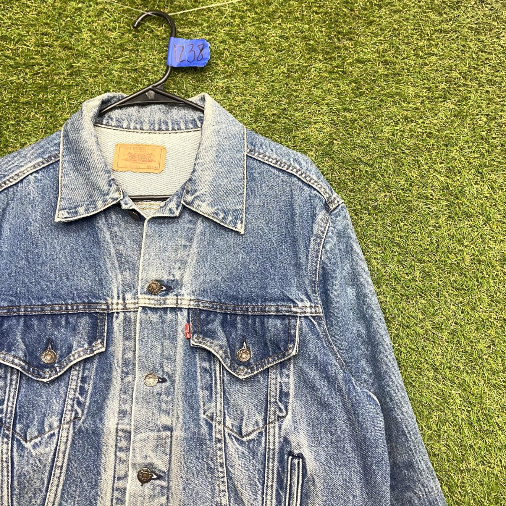 Levi's VINTAGE Levi's Jacket Mens 38 Blue Denim Made USA Distressed Cuffs 70506-0216 90s Size US XXS / EU 40 - 2 Thumbnail