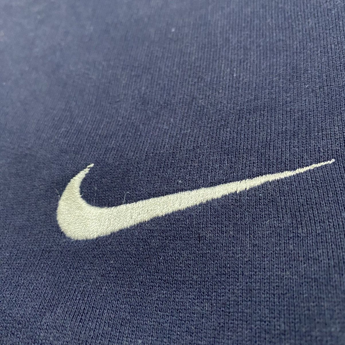 Nike Vintage Faded 90s NIKE Small Embroidered Swoosh Sweatshirt Size US L / EU 52-54 / 3 - 2 Thumbnail