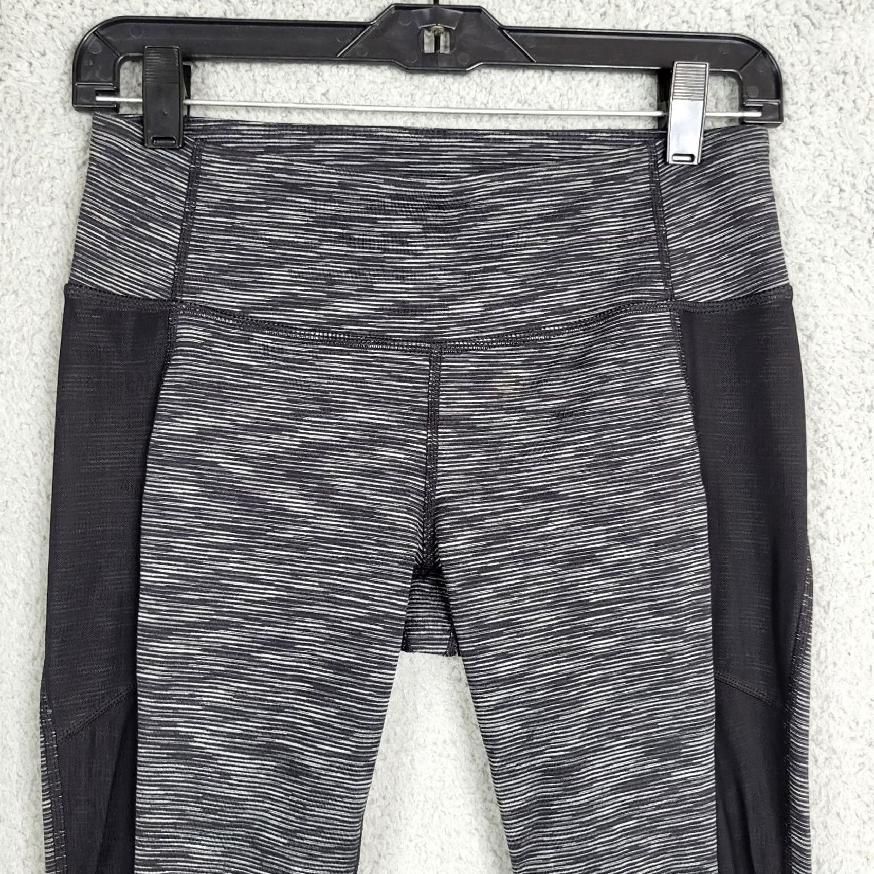 Athleta Athleta Mind over Mat Capri Legging Size S Women's Size 28" / US 6 / IT 42 - 7 Thumbnail