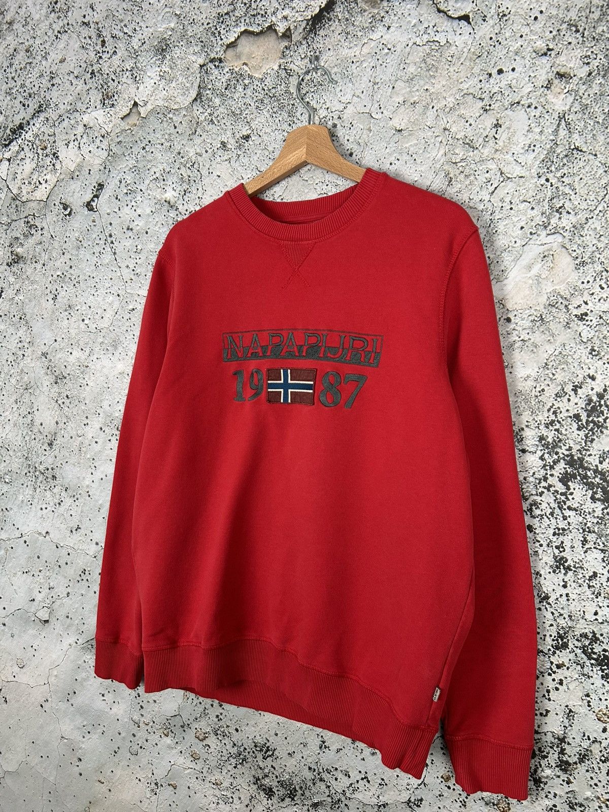 Napapijri Napapijri Outdoor Life Red Crewneck Streetwear Vintage Size US L / EU 52-54 / 3 - 2 Thumbnail