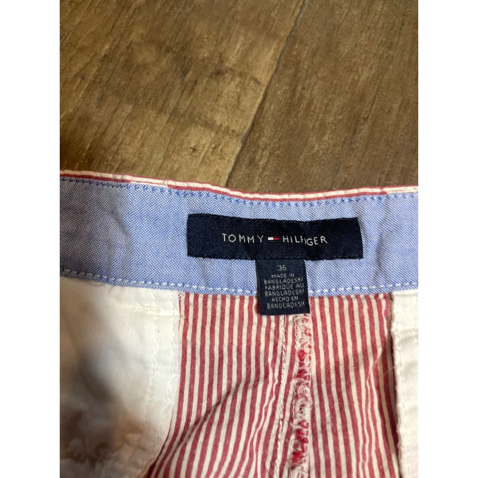 Tommy Hilfiger Tommy Hilfiger Shorts Mens Size 36 Red Striped Casual Workwear 36 in Waist Flat Front Pockets Regular Chino Men Red White Striped Size US 36 / EU 52 - 4 Thumbnail