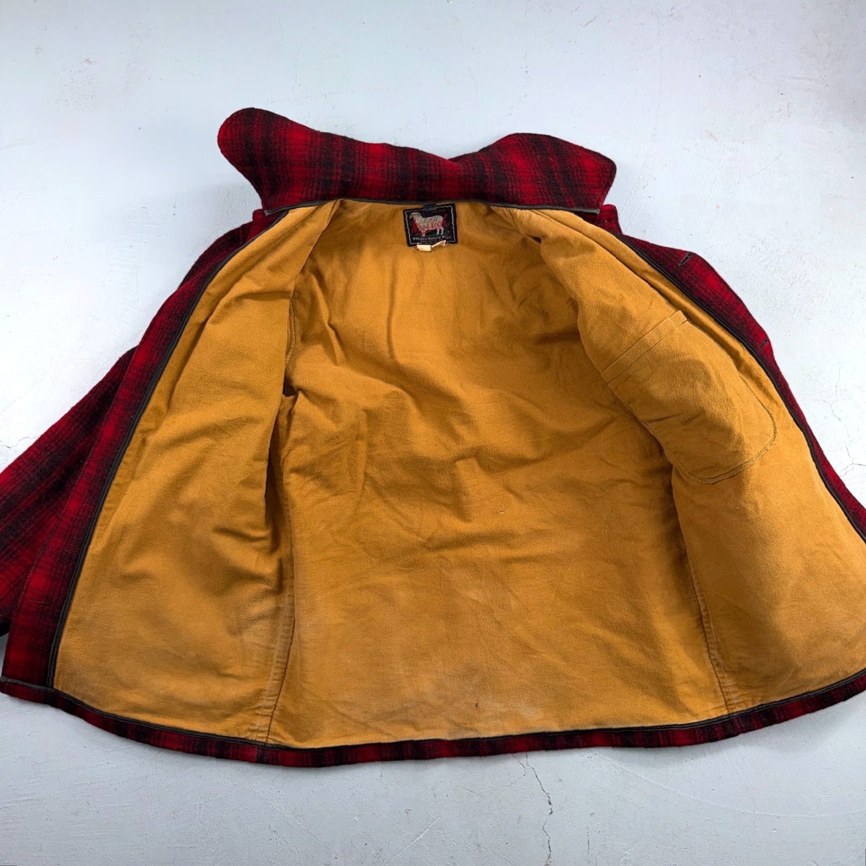 Vintage VINTAGE Woolrich Mackinaw Jacket Buffalo Plaid Red Wool Adult L Hunting Workwear Mens Size US L / EU 52-54 / 3 - 2 Thumbnail