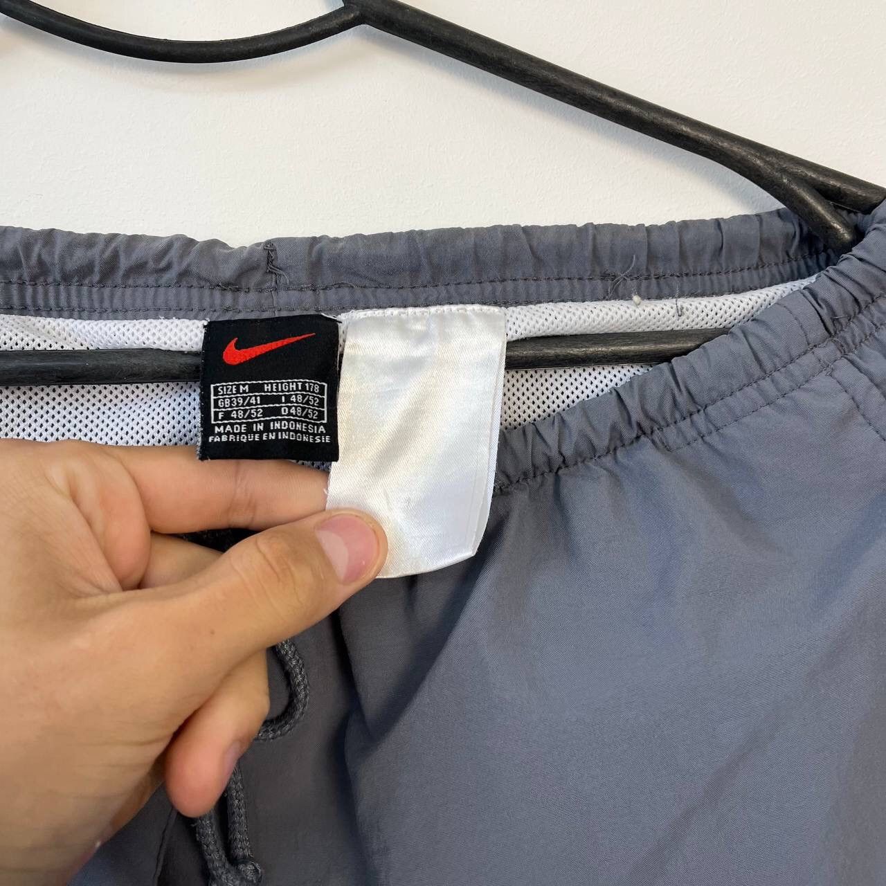 Nike Nike 80s Men's Vintage Y2K big logo swoosh nylon shorts Size US 34 / EU 50 - 6 Thumbnail