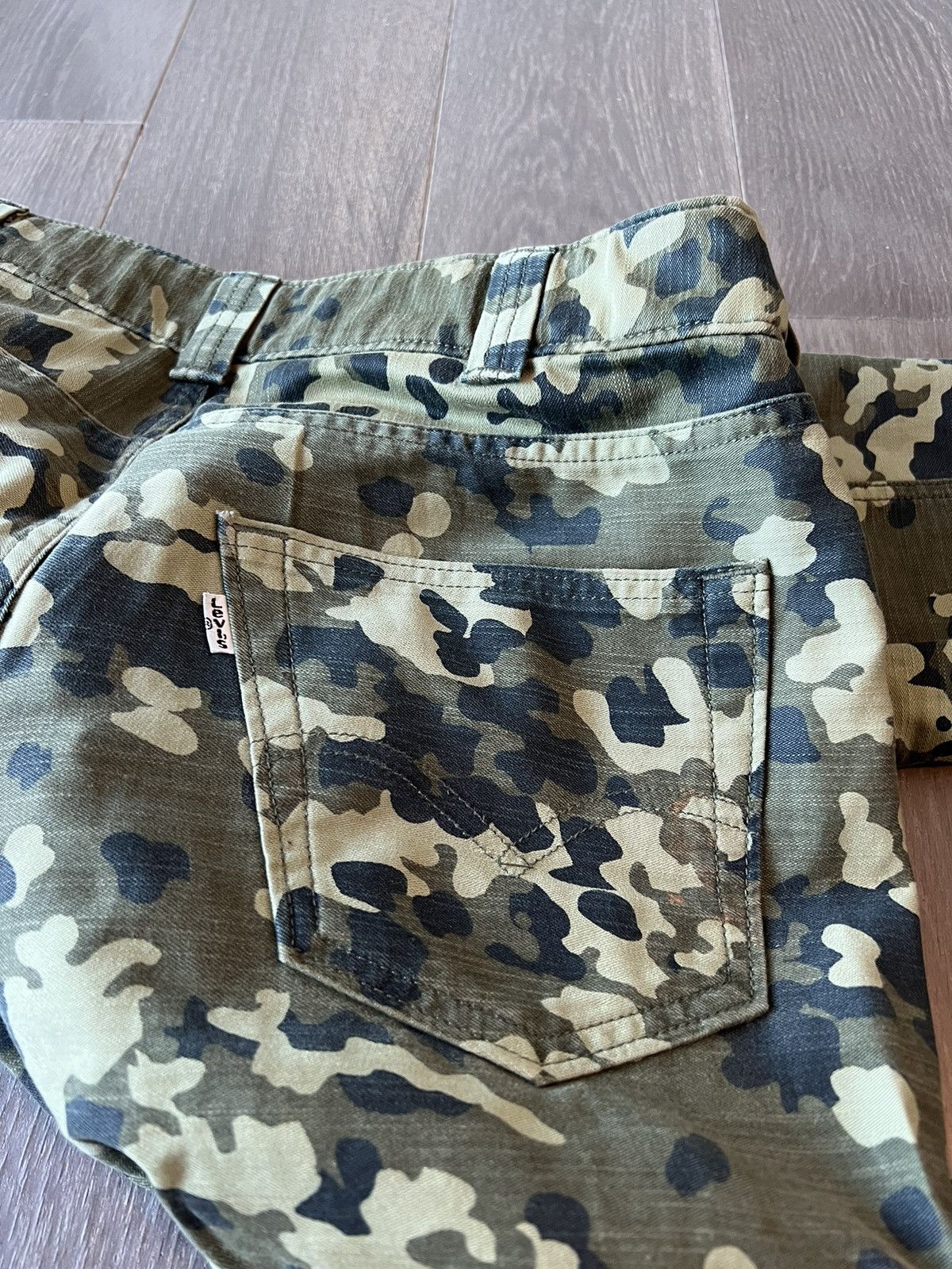 Levi's Levi green camo cargo pants Size US 30 / EU 46 - 2 Thumbnail