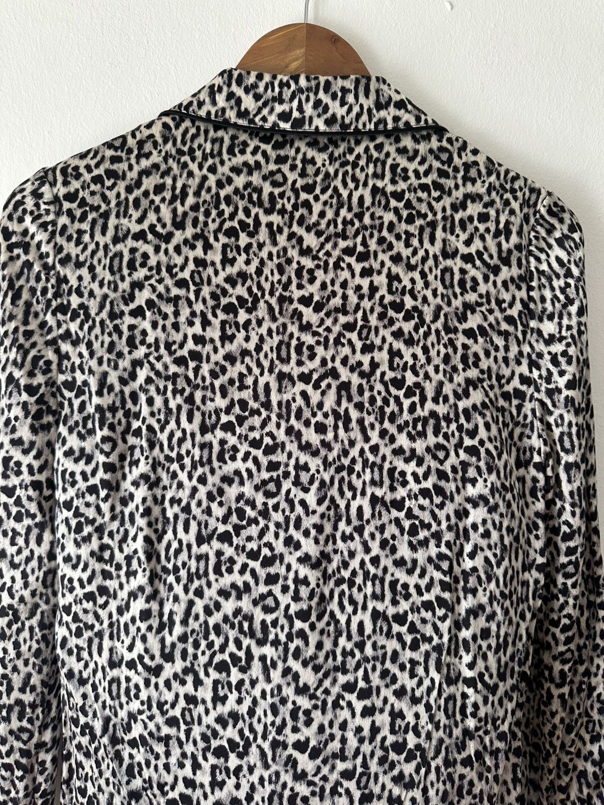 Saint Laurent Paris Saint Laurent Paris Leopard Print Silk Blazer Size XS / US 0-2 / IT 36-38 - 4 Thumbnail