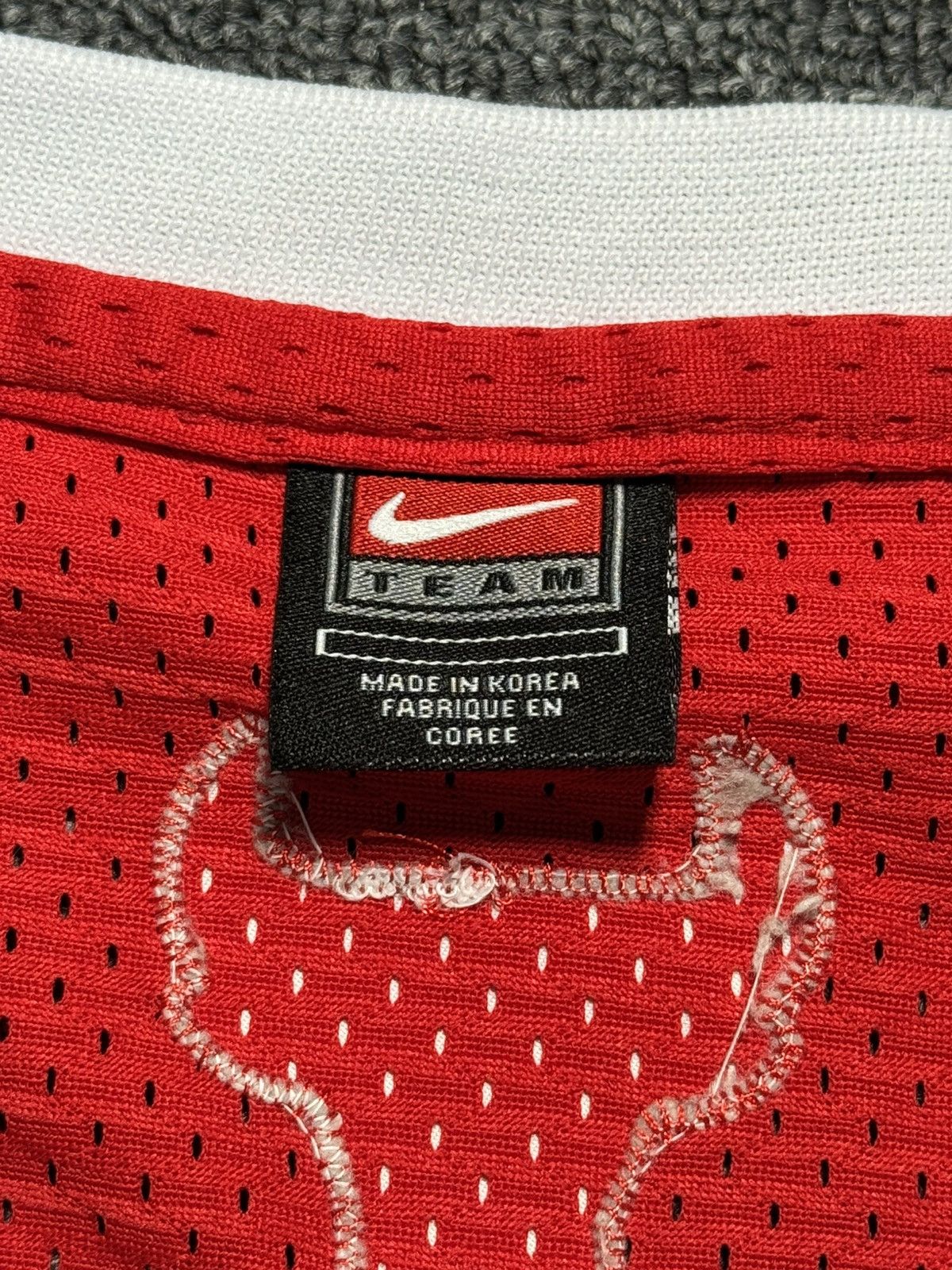 Nike Vintage Nike Bulls Jordan #23 Jersey Size S Red +2 Length Size US S / EU 44-46 / 1 - 6 Thumbnail