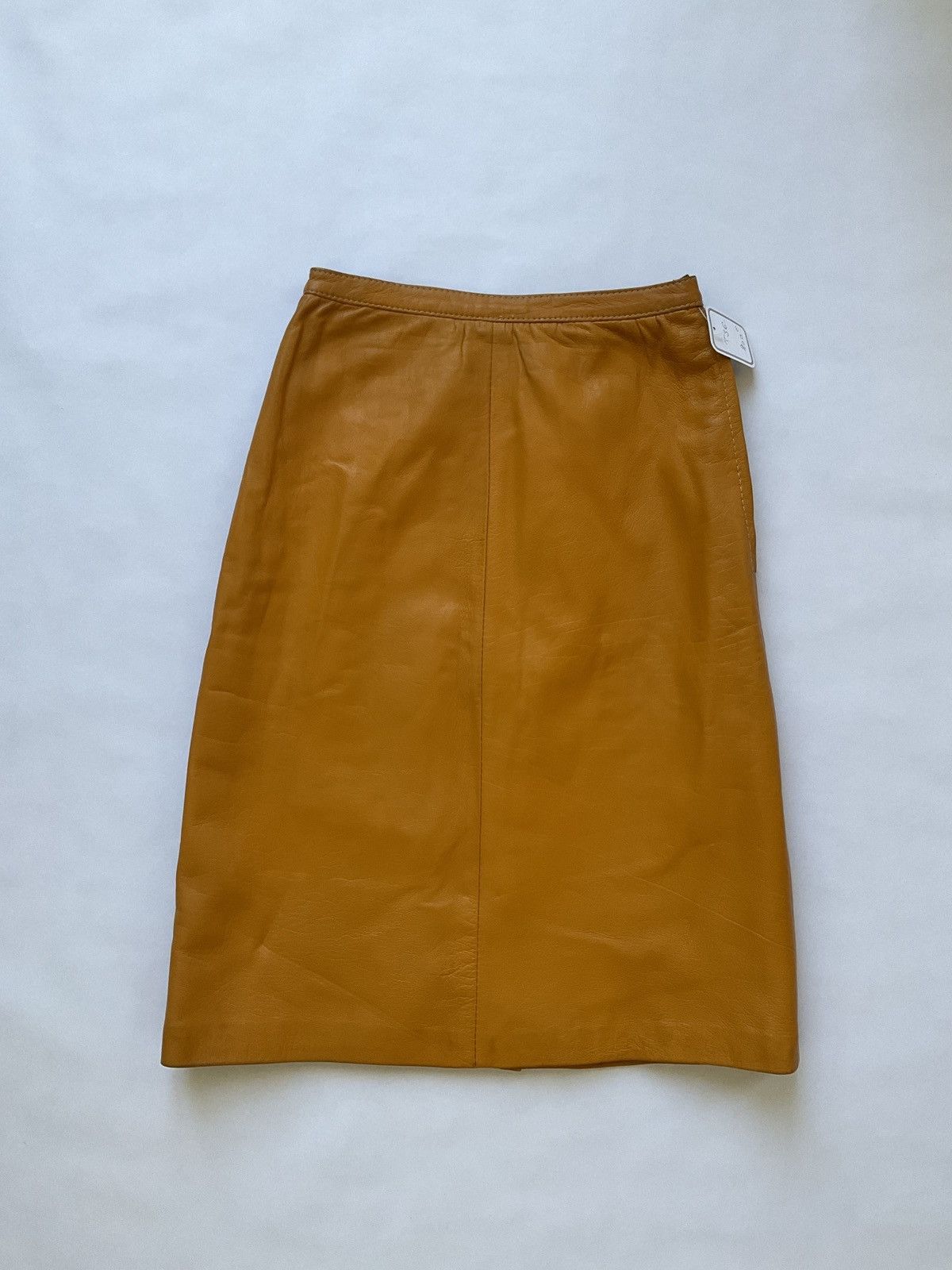 Vintage Vintage yellow leather midi skirt Size 26" / US 2 / IT 38 - 2 Thumbnail