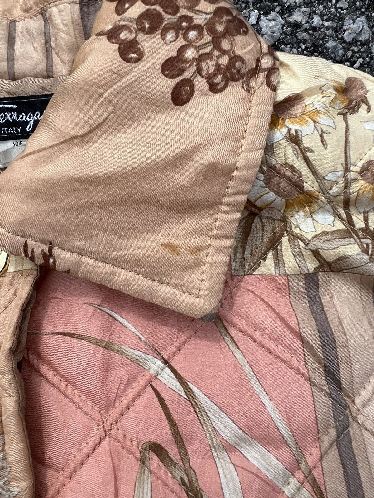Salvatore Ferragamo Rare Vintage Salvatore Ferragamo Quilted Jacket Fullprint Size XS / US 0-2 / IT 36-38 - 5 Thumbnail