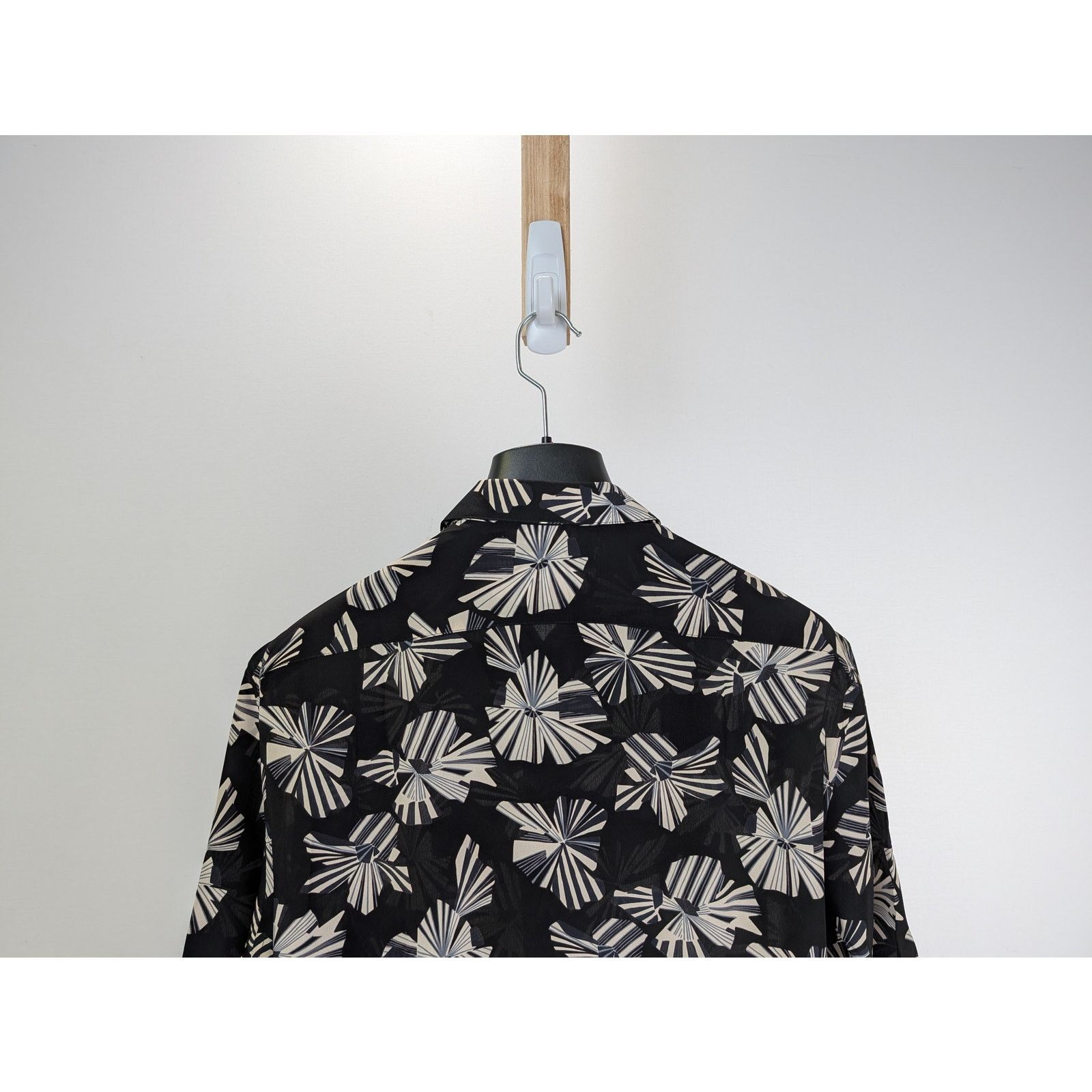 Saint Laurent Paris o1rshd1 Imprime Fleur Origami Half sleeve Shirt in Noir Size US S / EU 44-46 / 1 - 8 Thumbnail