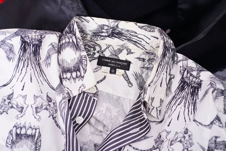 comme des garcons Dark Gothic printed shirt 2503-Nextarrow