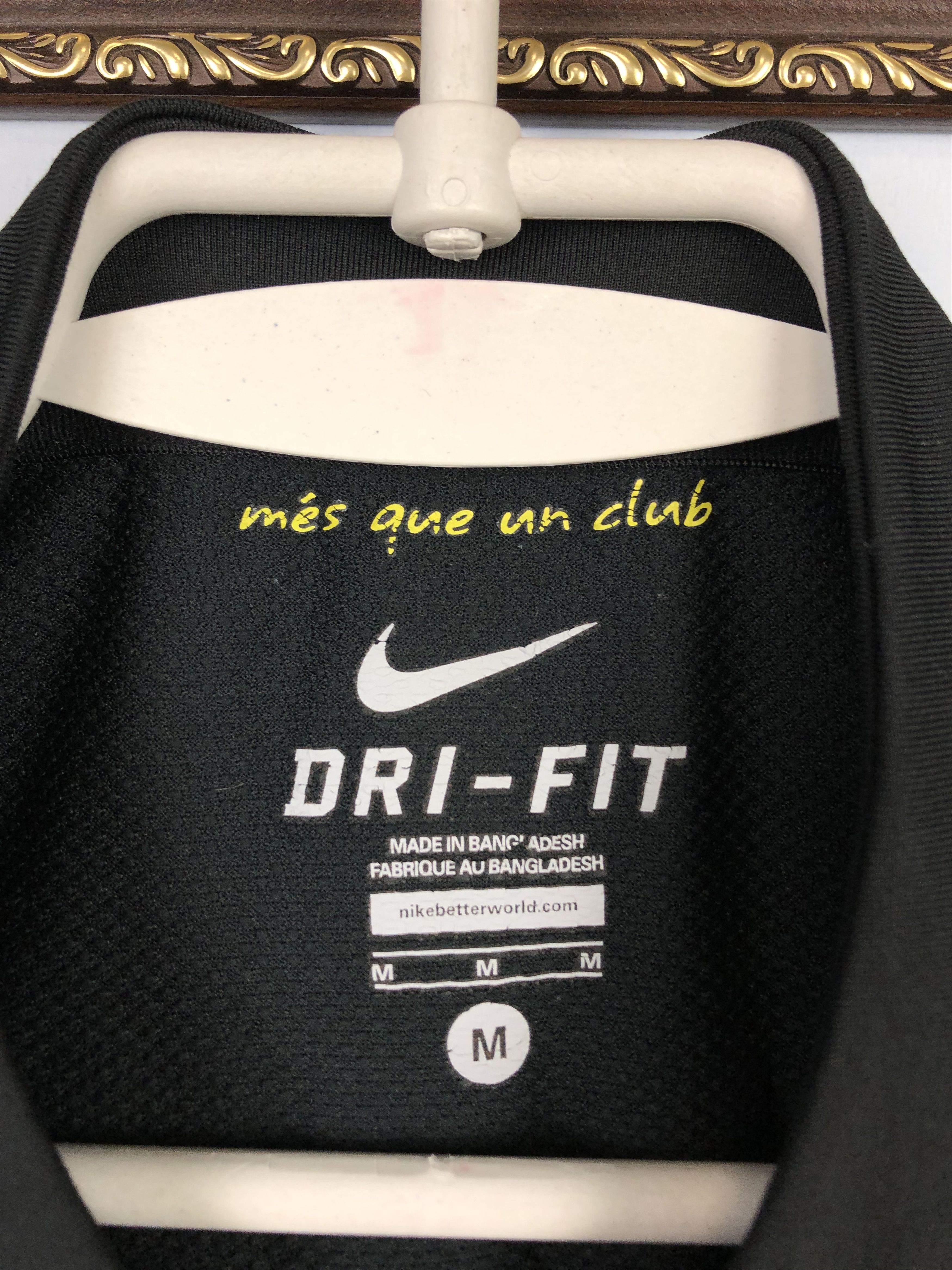Nike Barcelona football shirt Soccer Nike #10 Messi Jersey Tee Size US M / EU 48-50 / 2 - 6 Thumbnail